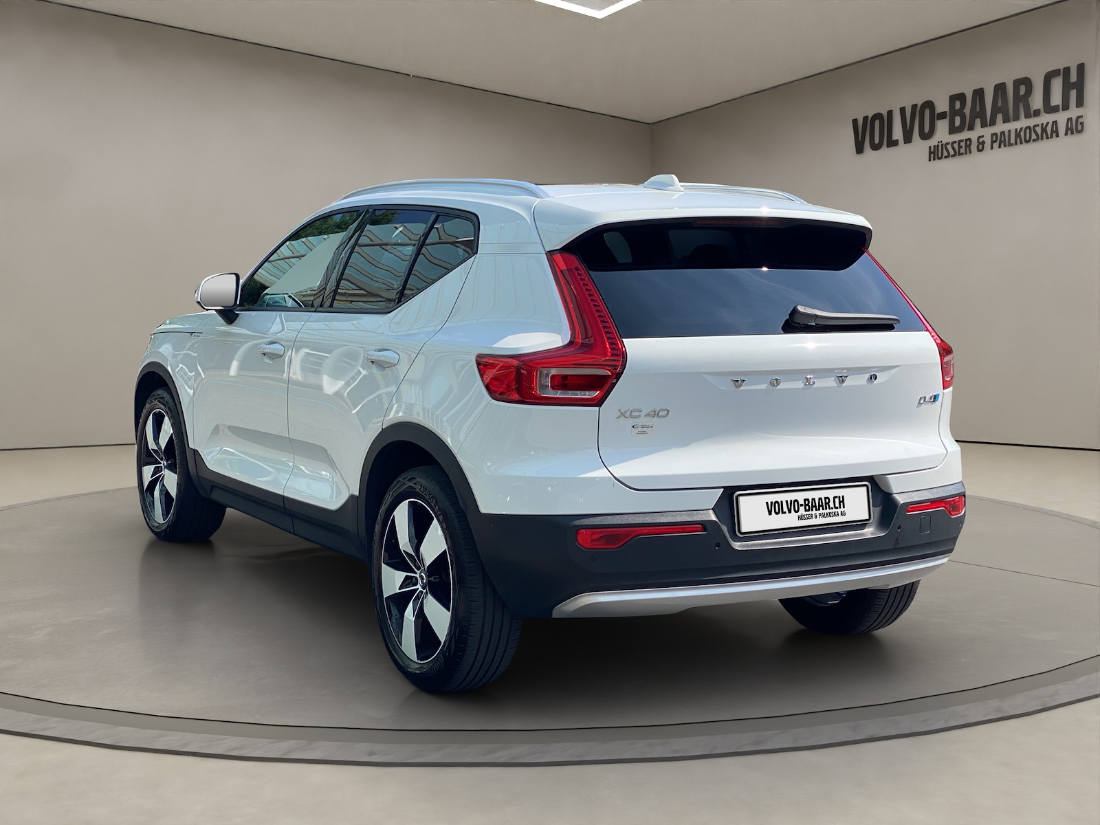VOLVO XC40 2.0 D4 Momentum AWD-image-2