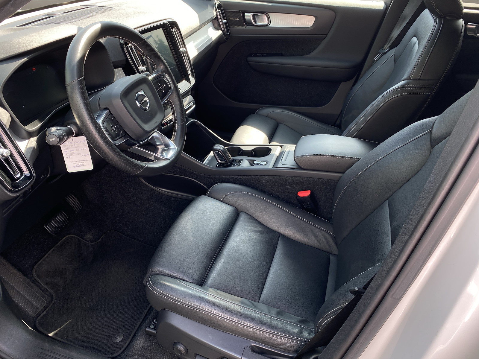 VOLVO XC40 2.0 D4 Momentum AWD-image-8