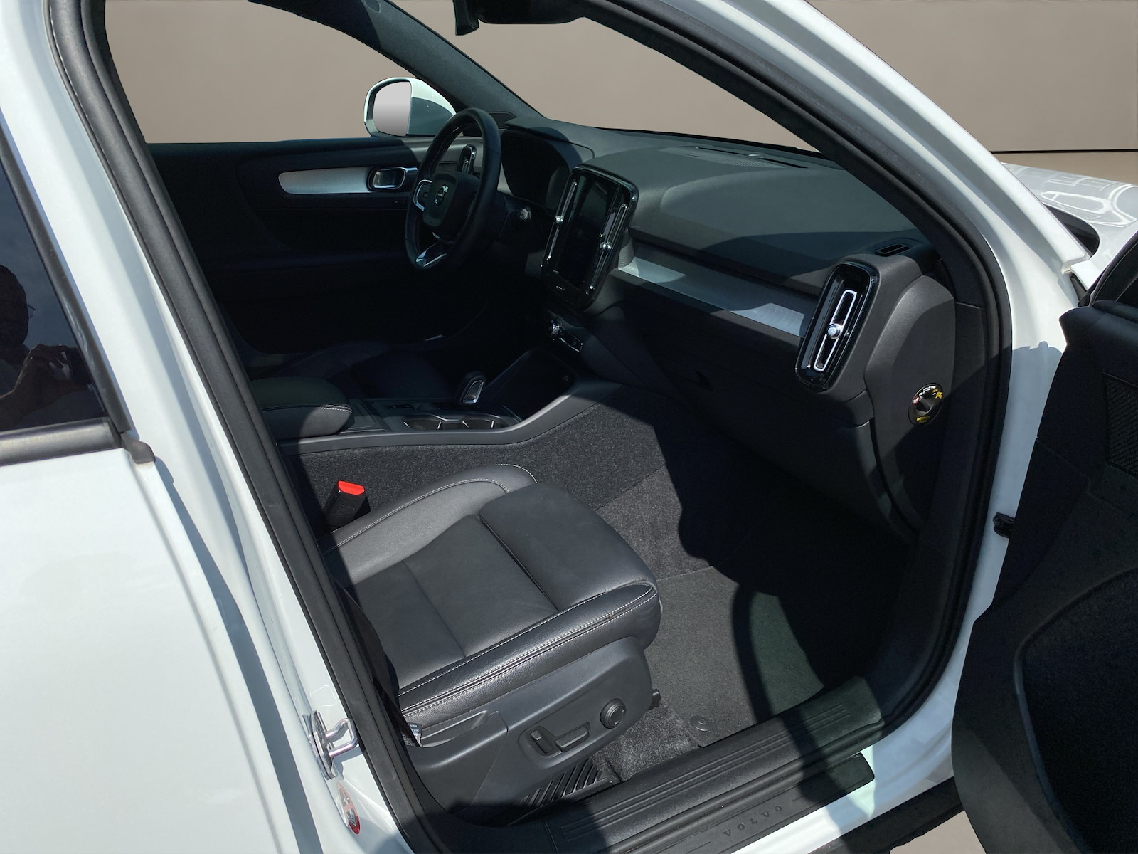 VOLVO XC40 2.0 D4 Momentum AWD-image-10
