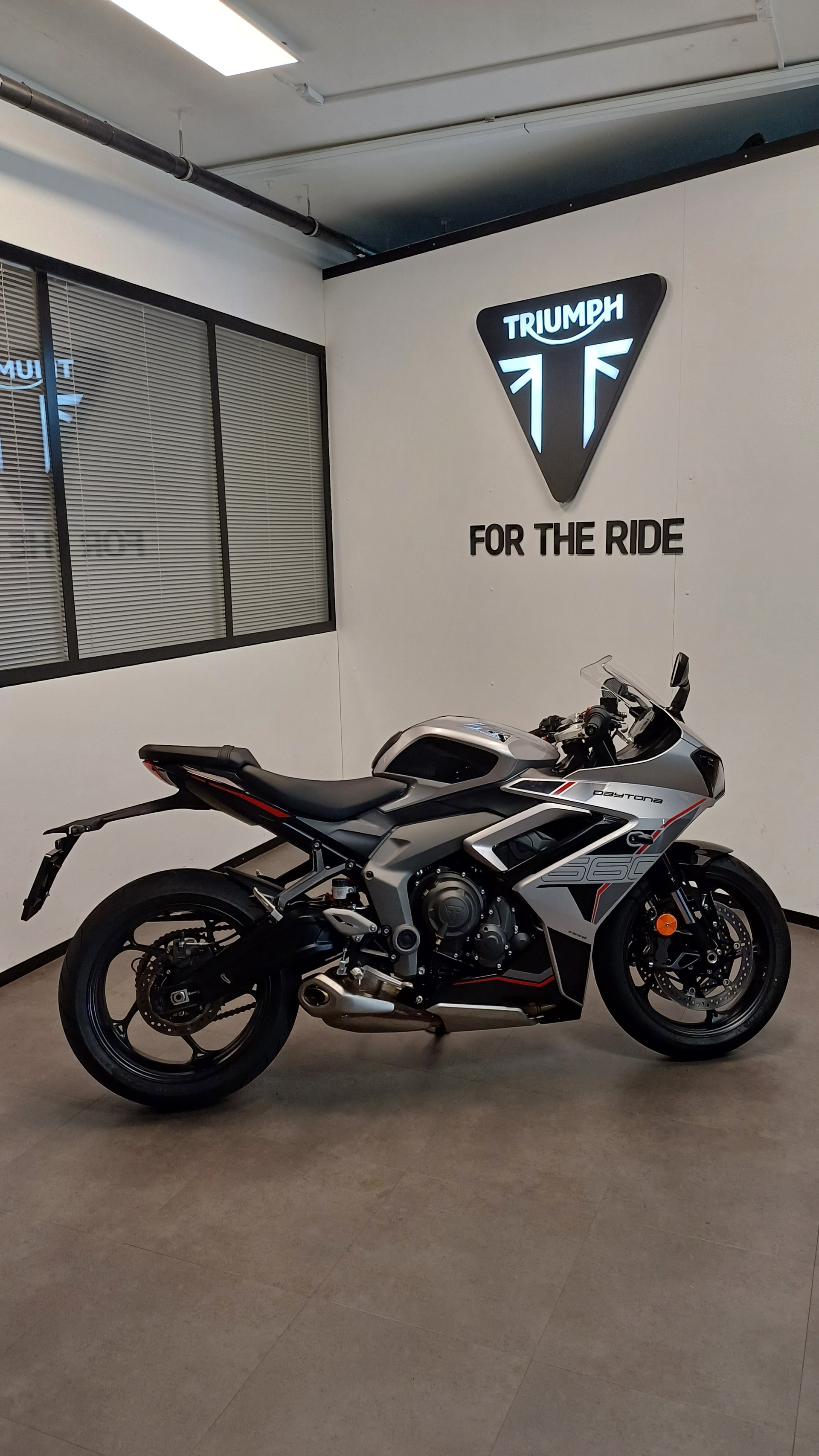 TRIUMPH Daytona 660 35KW-image-3