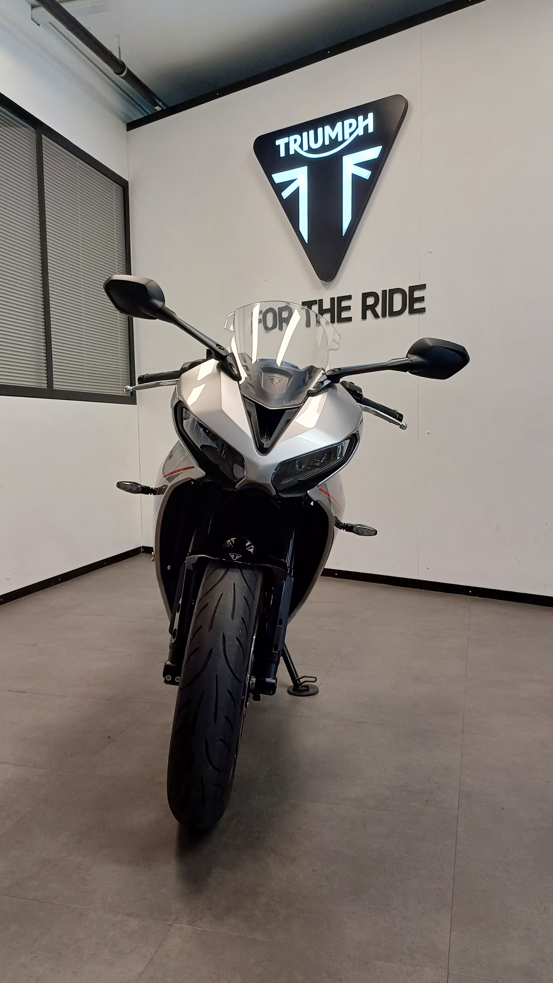 TRIUMPH Daytona 660 35KW-image-5