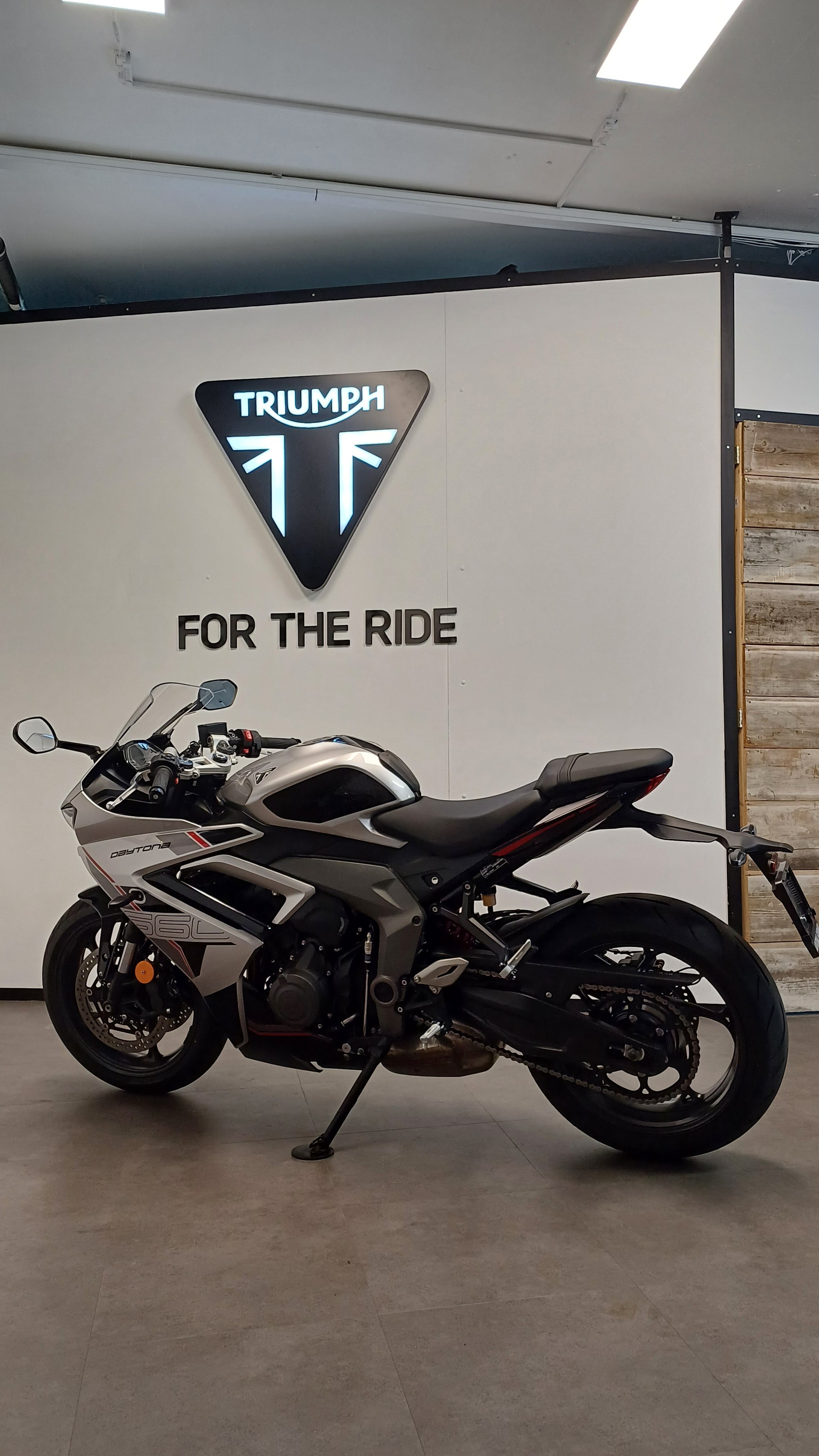TRIUMPH Daytona 660 35KW-image-1