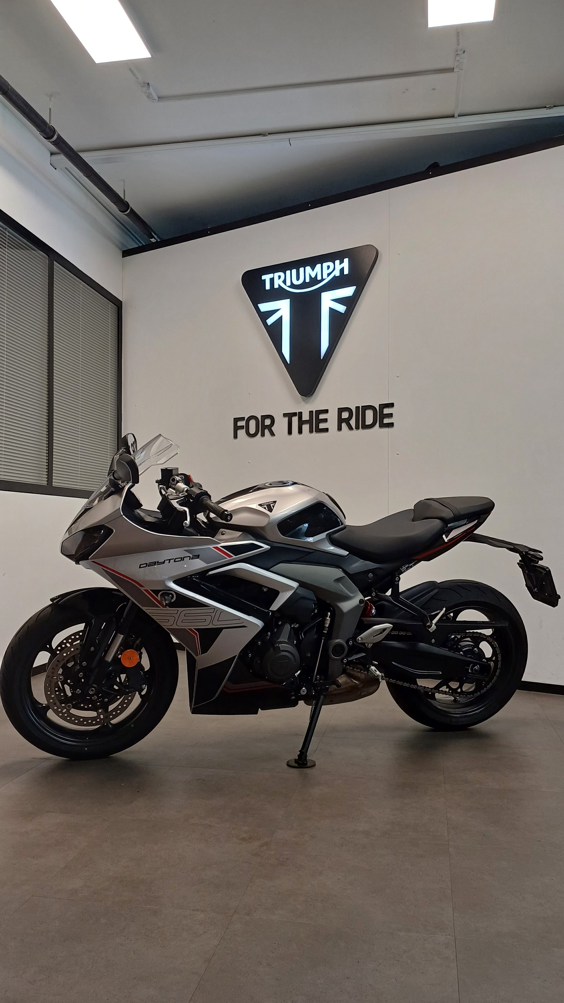 TRIUMPH Daytona 660 35KW-image-4