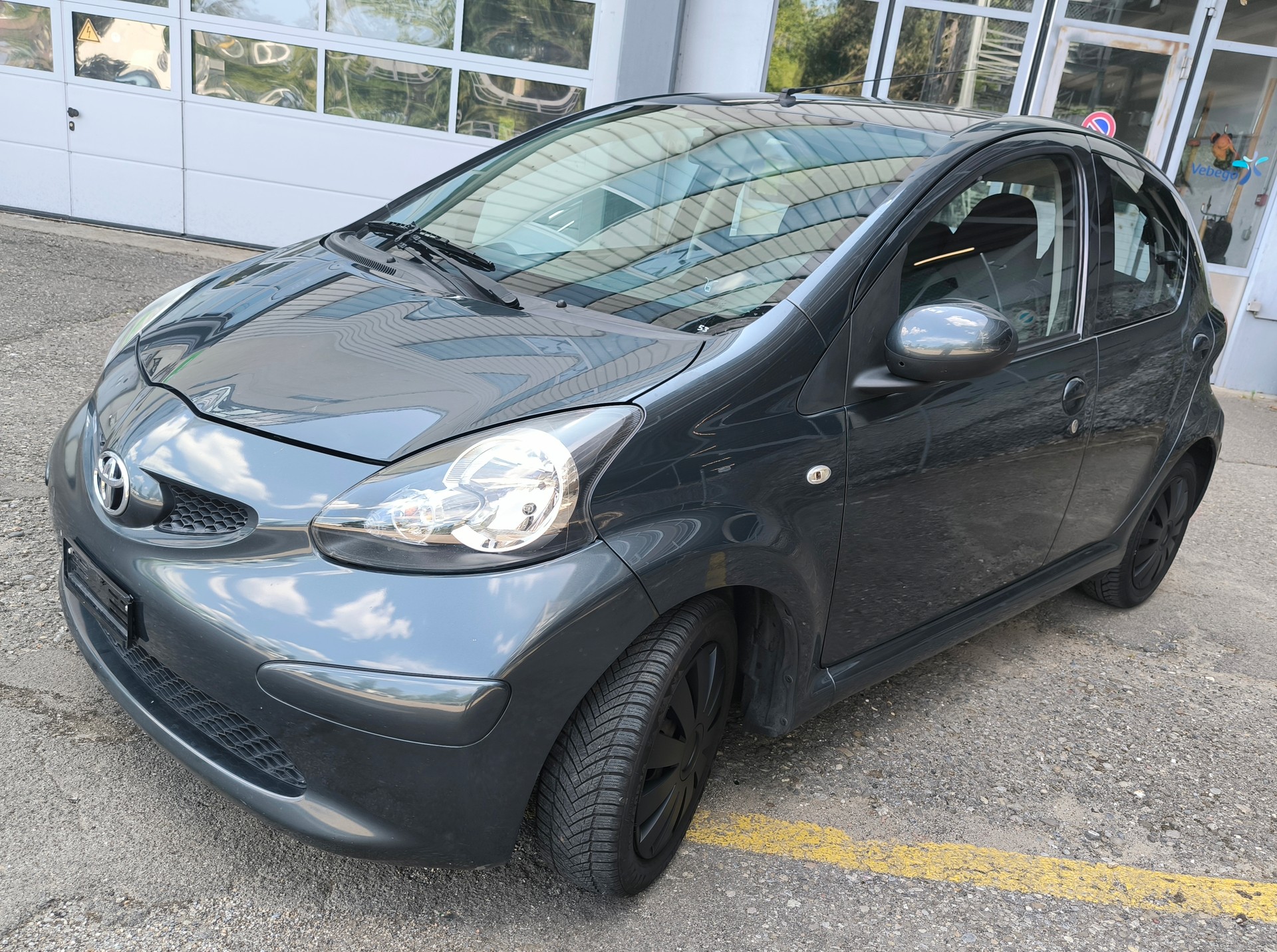 TOYOTA Aygo 1.0 Linea Terra-image-2
