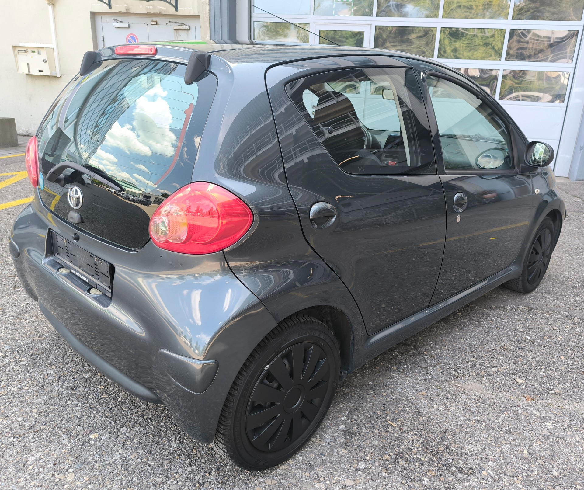 TOYOTA Aygo 1.0 Linea Terra-image-4