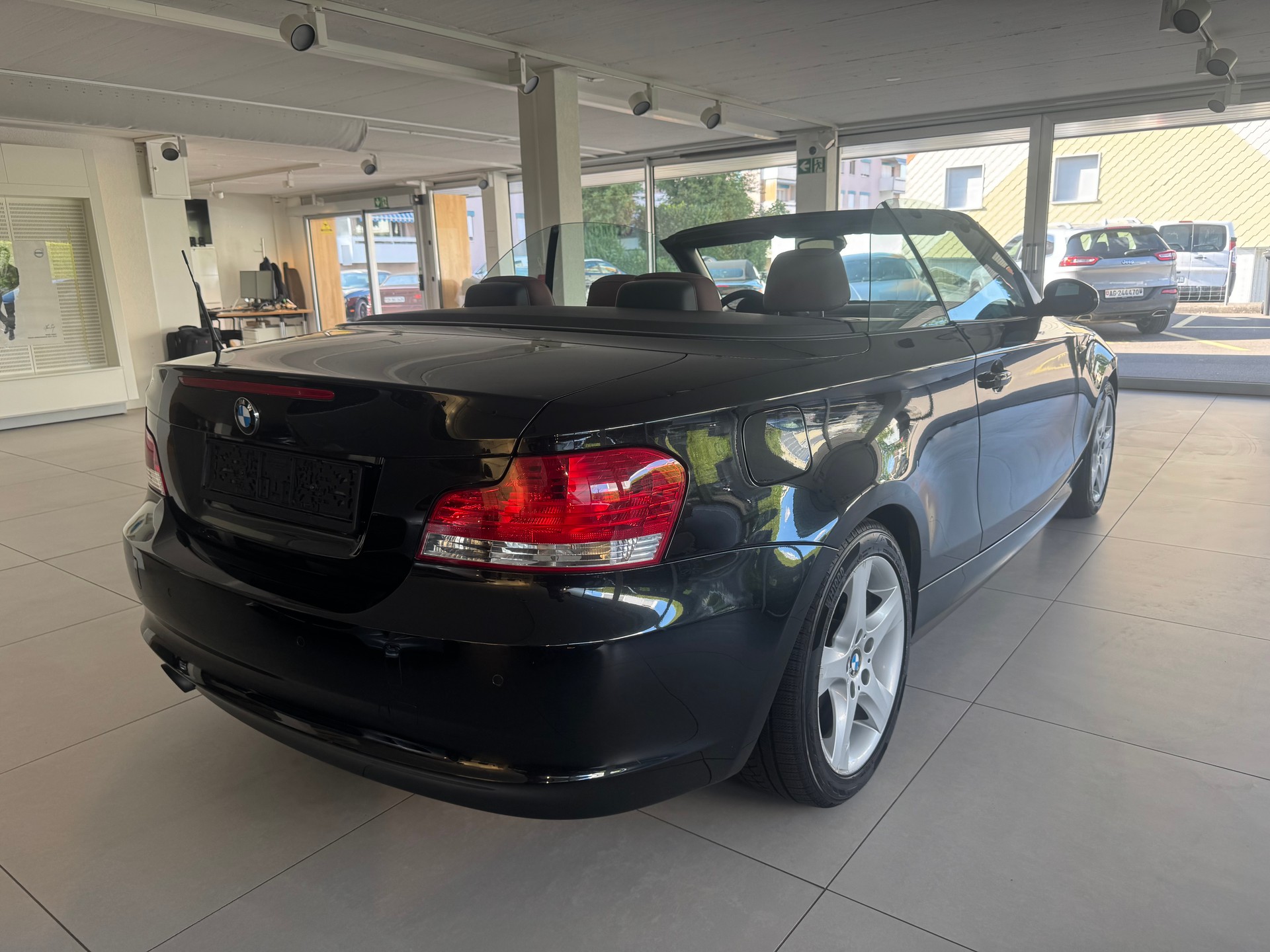 BMW 120i Cabrio Steptronic-image-10