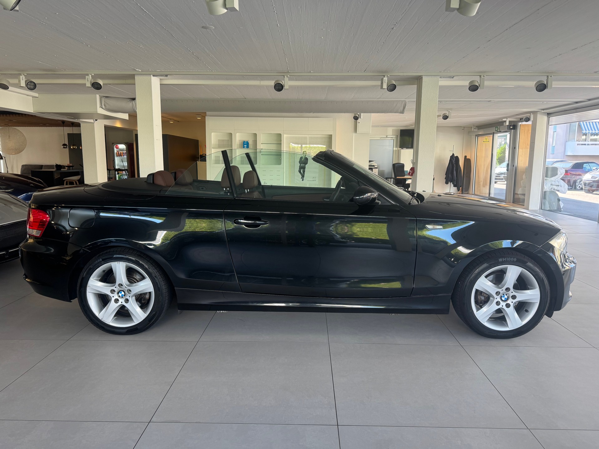 BMW 120i Cabrio Steptronic-image-6