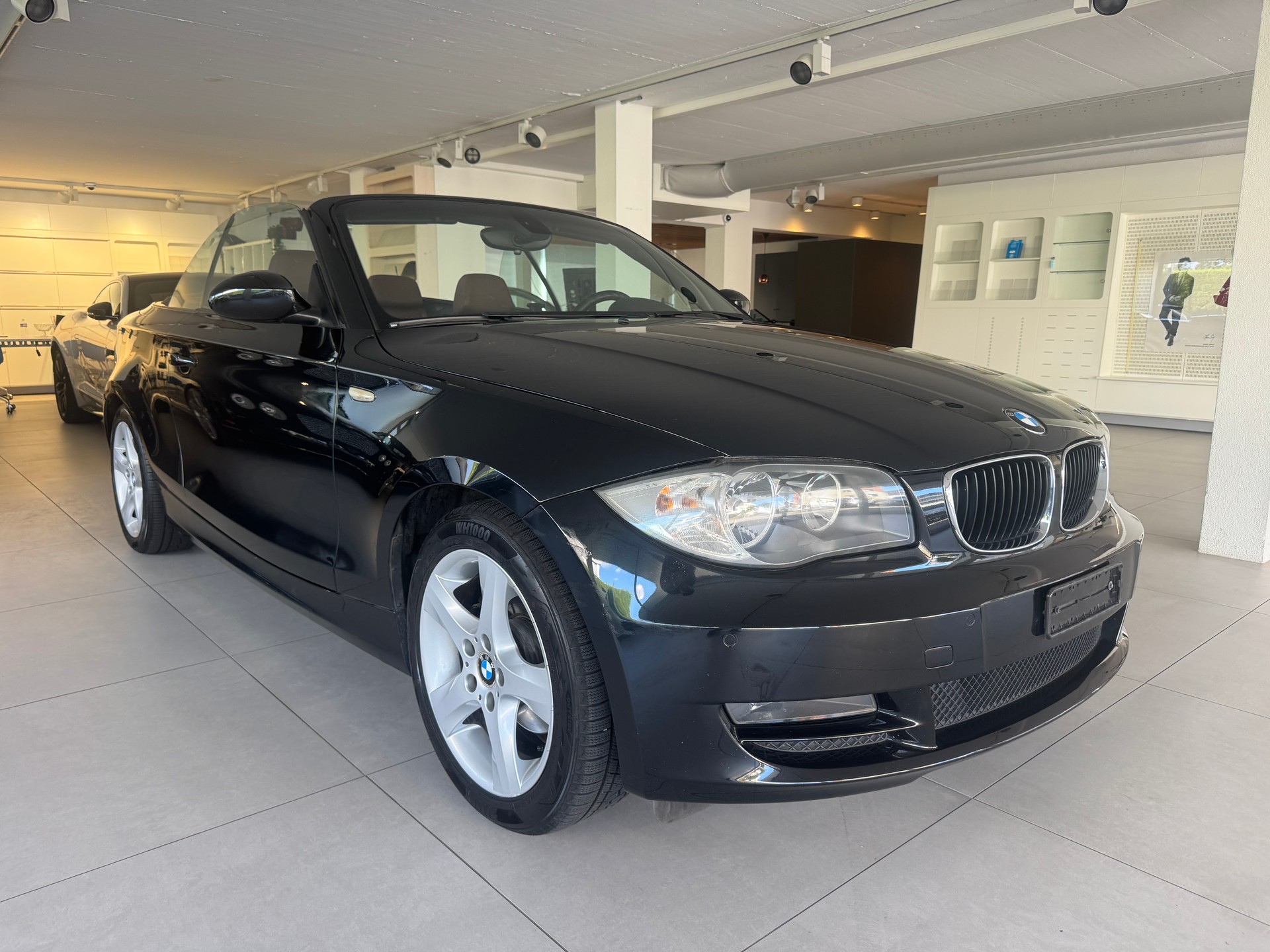 BMW 120i Cabrio Steptronic-showroom-element-2