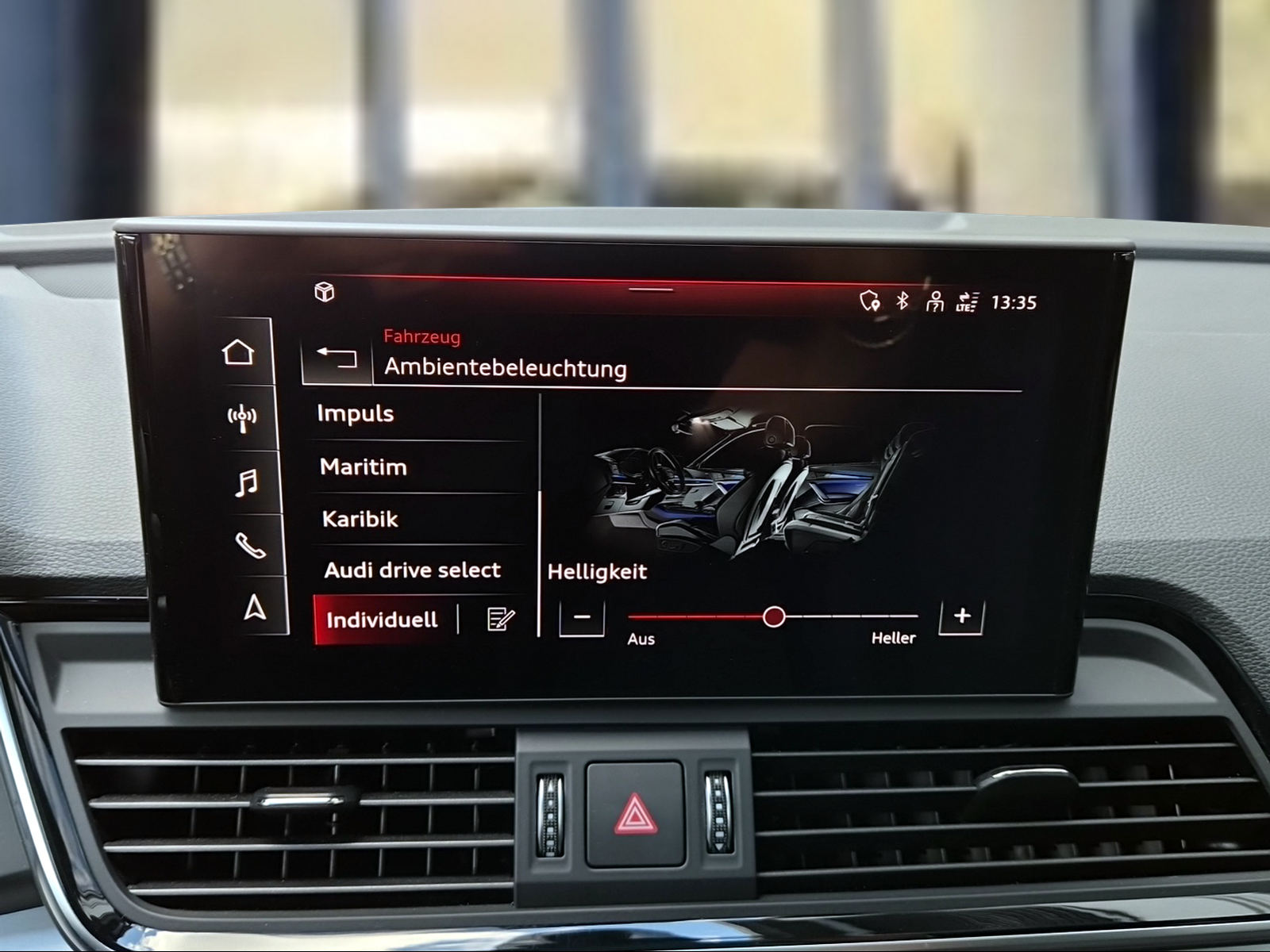 AUDI Q5 55 TFSI e PHEV S line quattro S-tronic Gletscherweiss Metallic-image-14