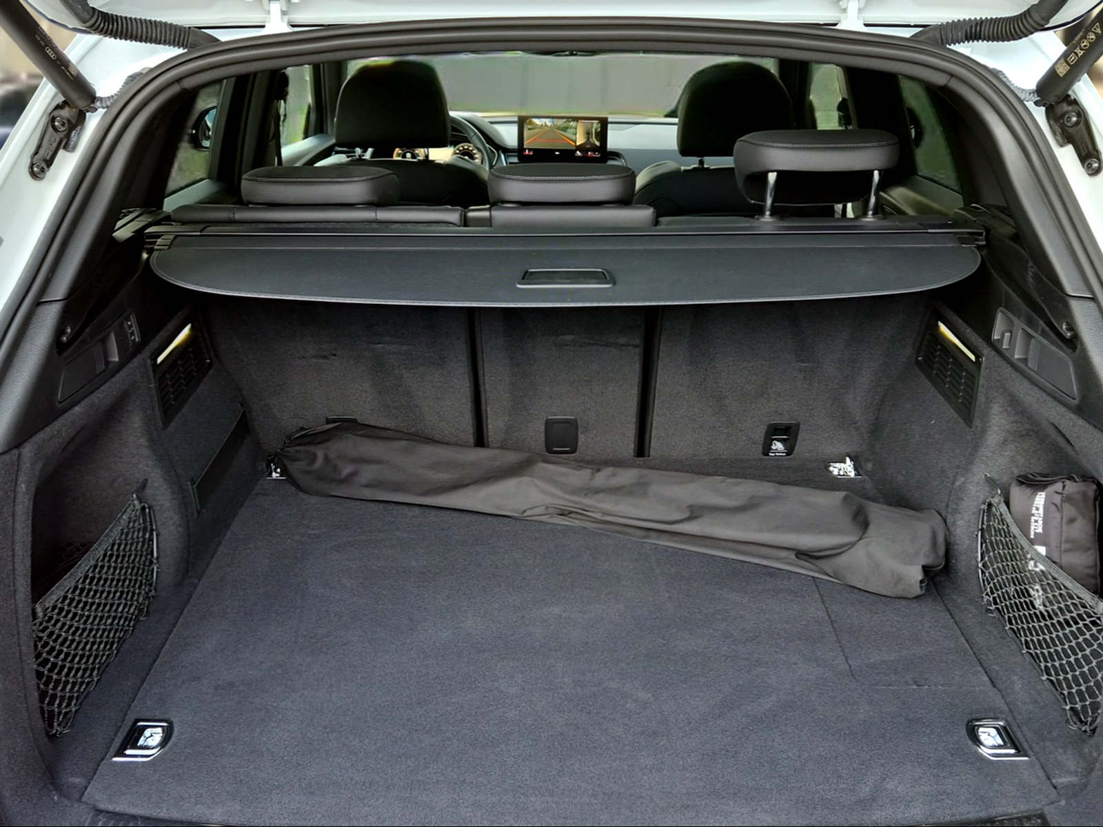 AUDI Q5 55 TFSI e PHEV S line quattro S-tronic Gletscherweiss Metallic-image-5