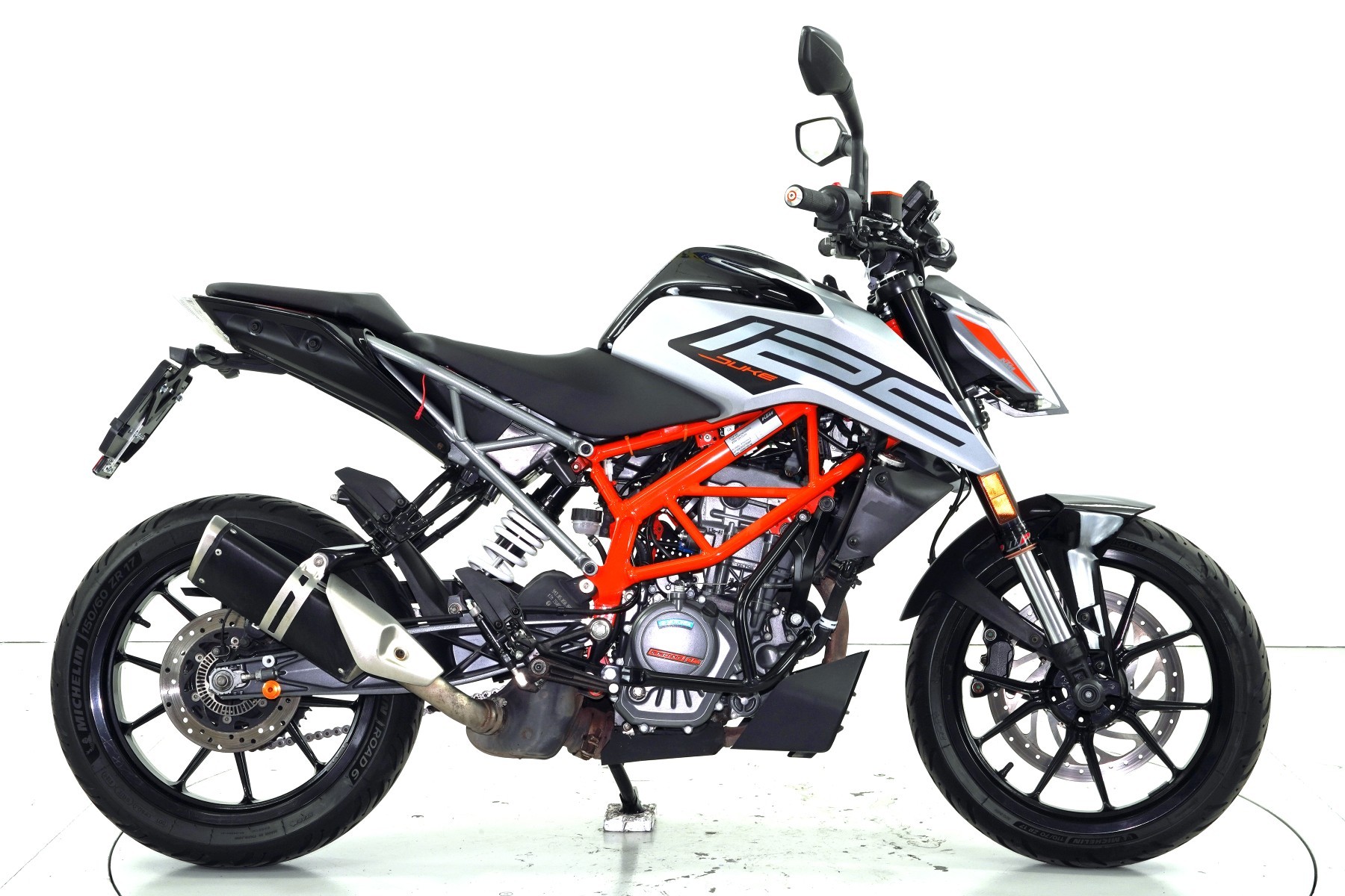 KTM Duke 125 ABS-showroom-element-3