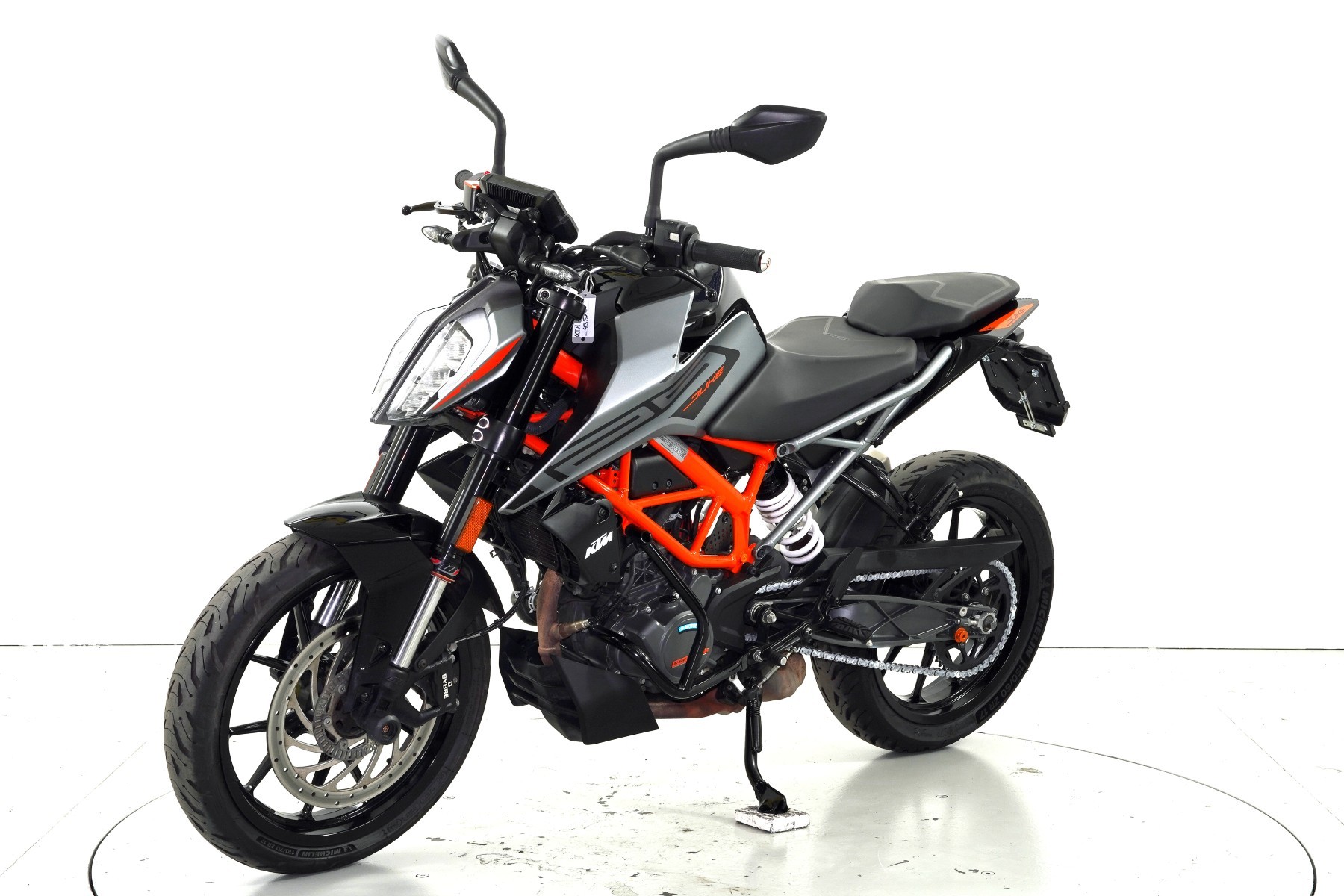 KTM Duke 125 ABS-showroom-element-2