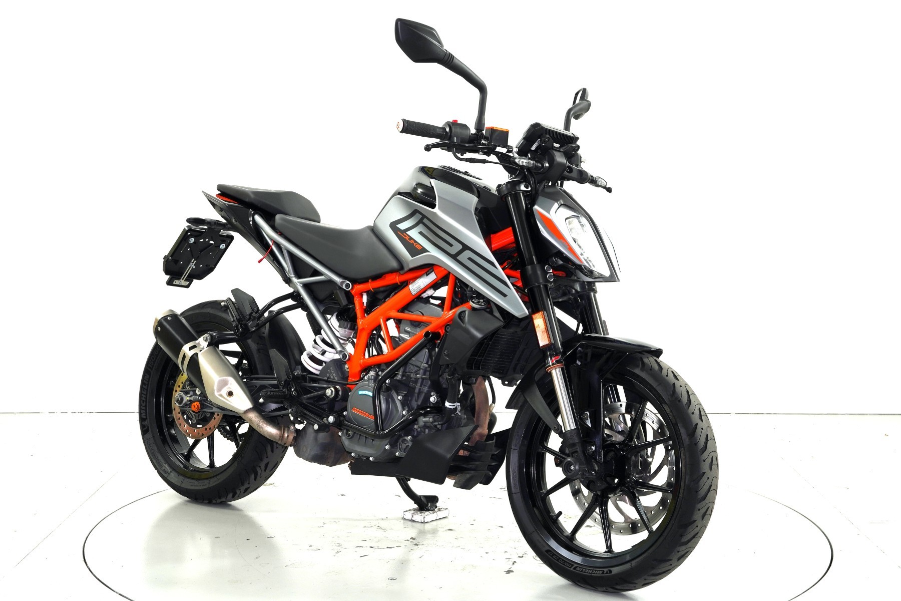 KTM Duke 125 ABS-showroom-element-1