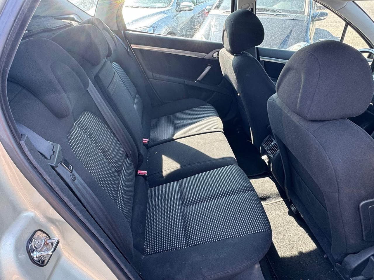 PEUGEOT 407 SW 2.0 HDI ST Executive-image-8