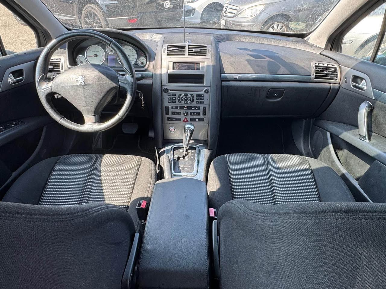 PEUGEOT 407 SW 2.0 HDI ST Executive-image-6
