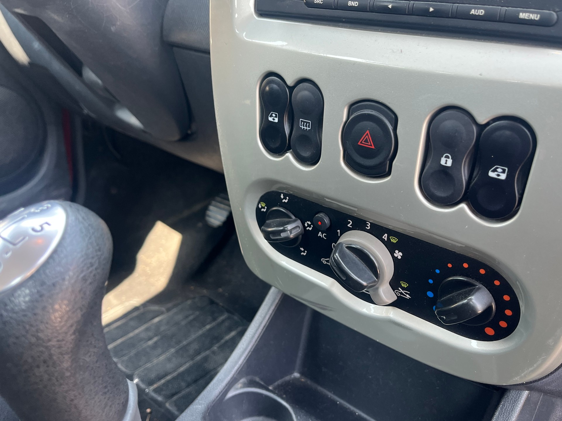 DACIA Logan 1.5 dCi Lauréate-image-9