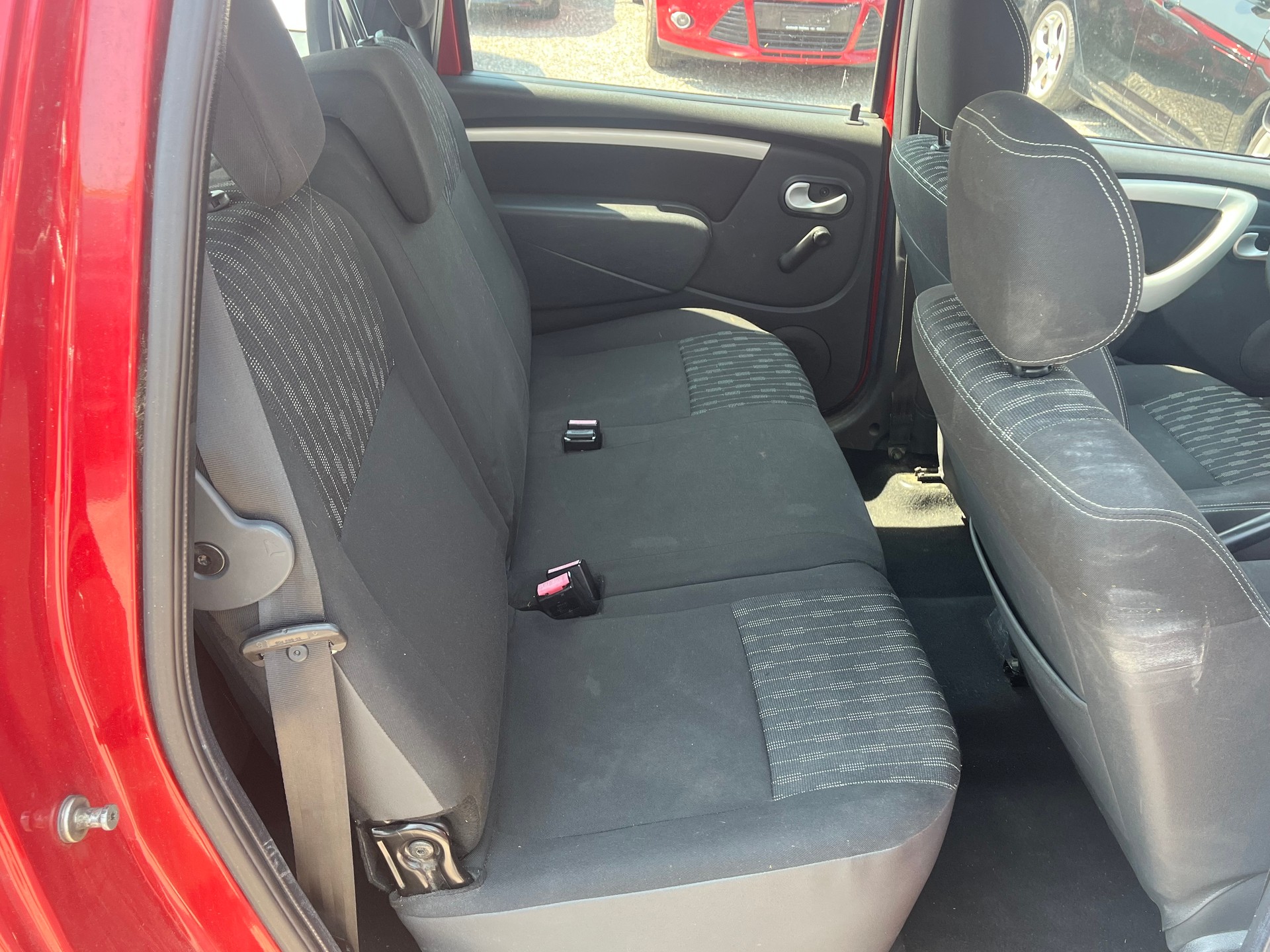 DACIA Logan 1.5 dCi Lauréate-image-12