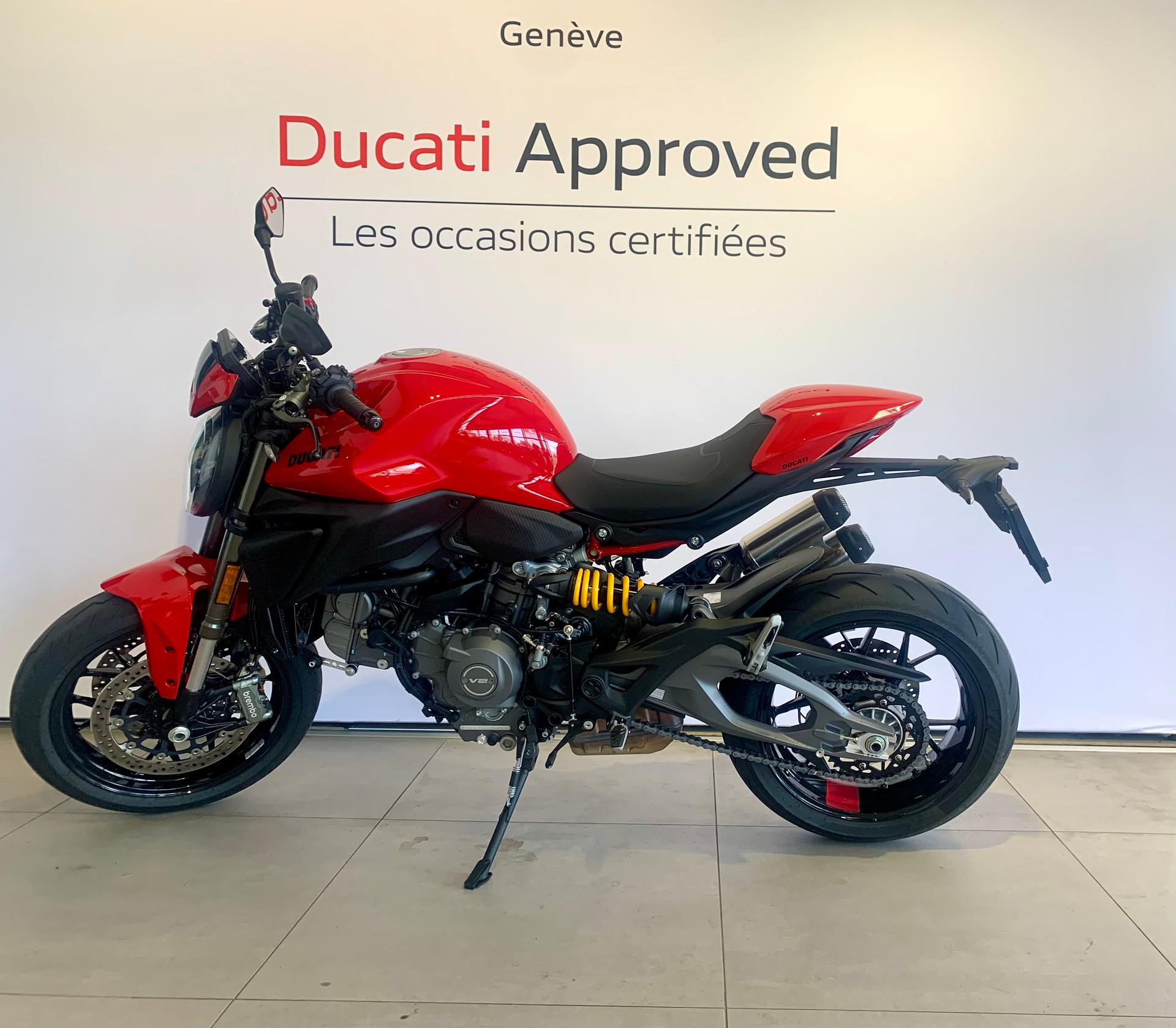 DUCATI Monster+ 890-showroom-element-1