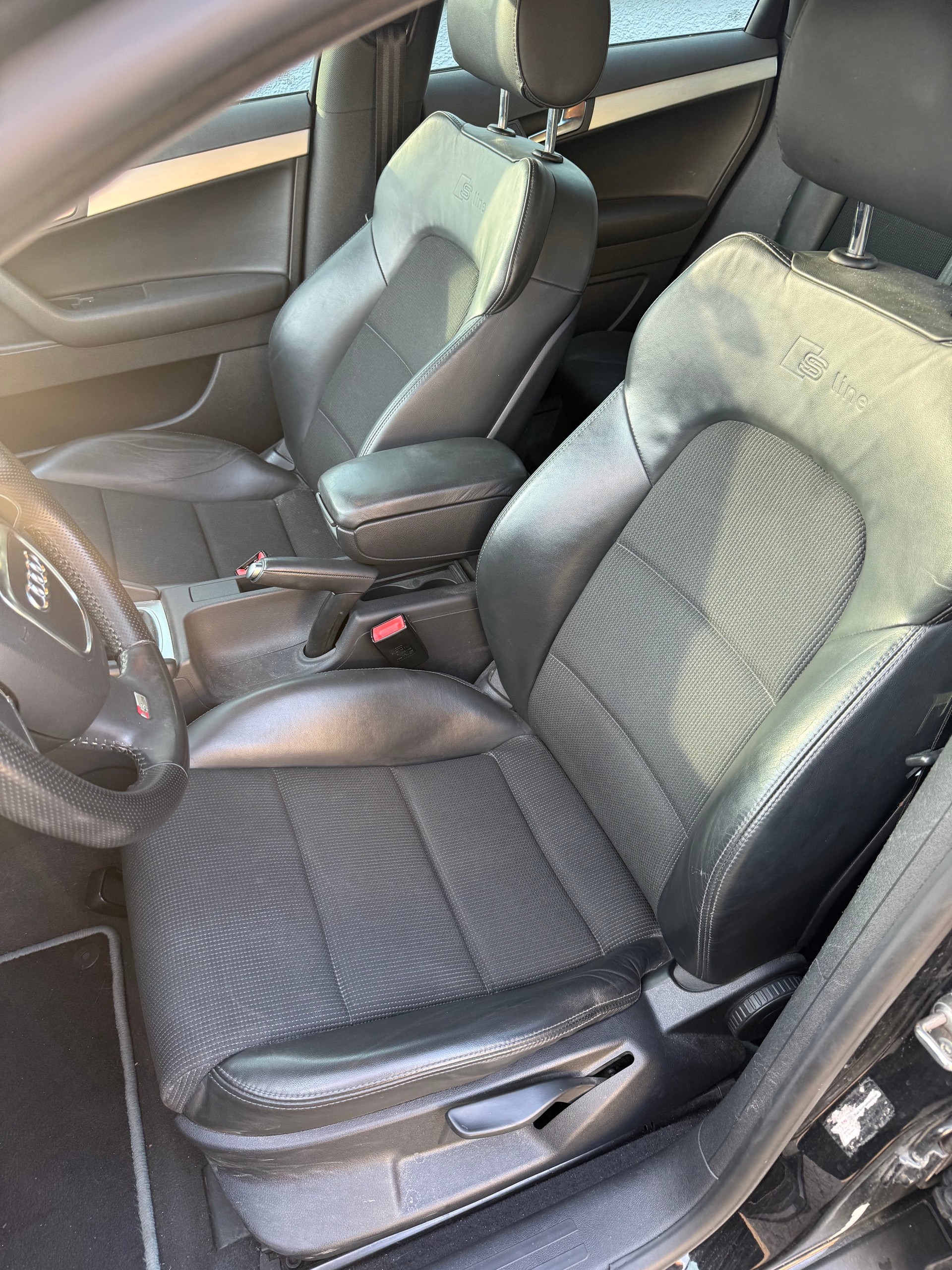 AUDI A3 Sportback 1.8 TFSI S-Line-image-4