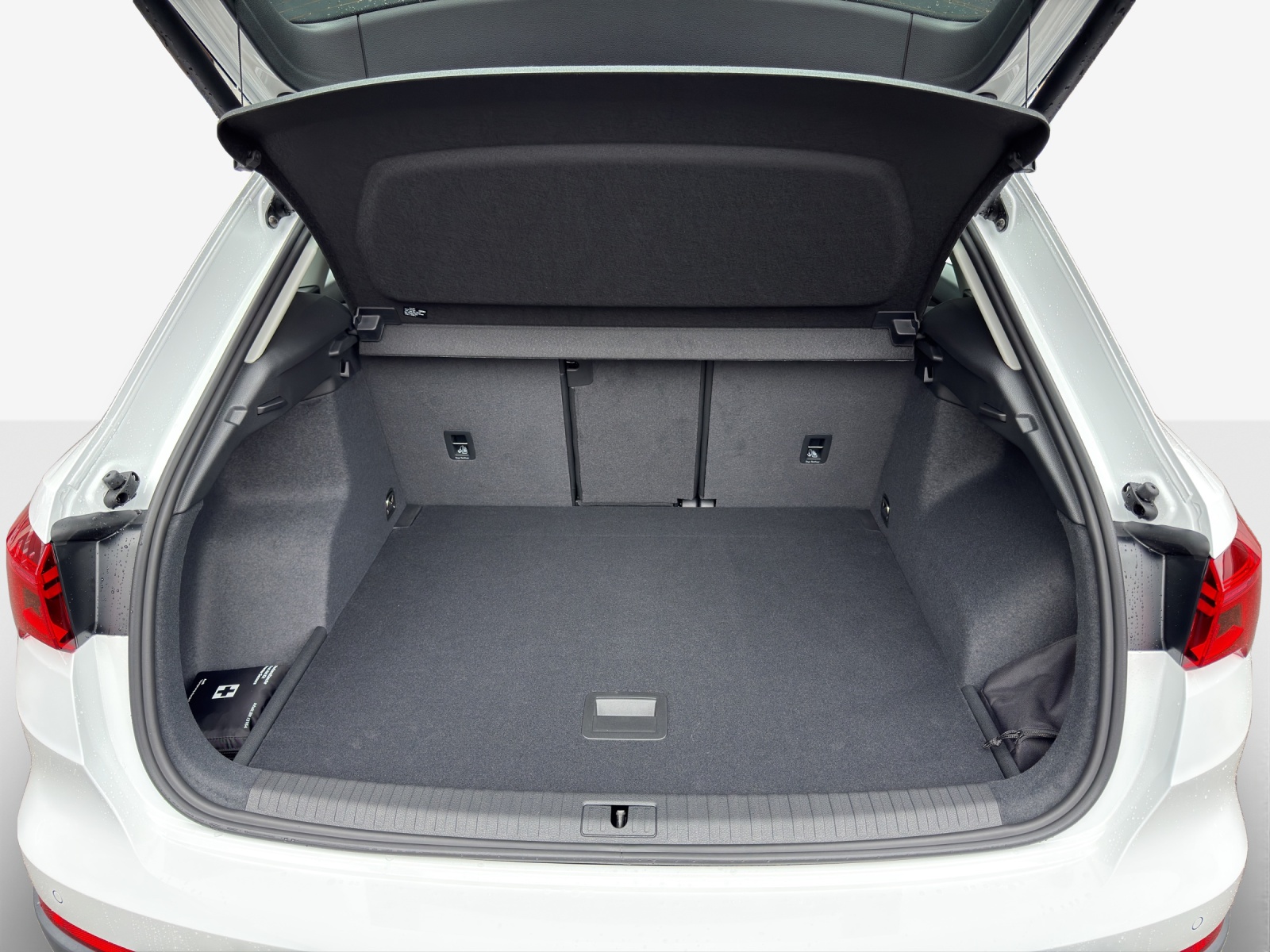 AUDI Q3 35 TFSI Attraction S-tronic-image-12