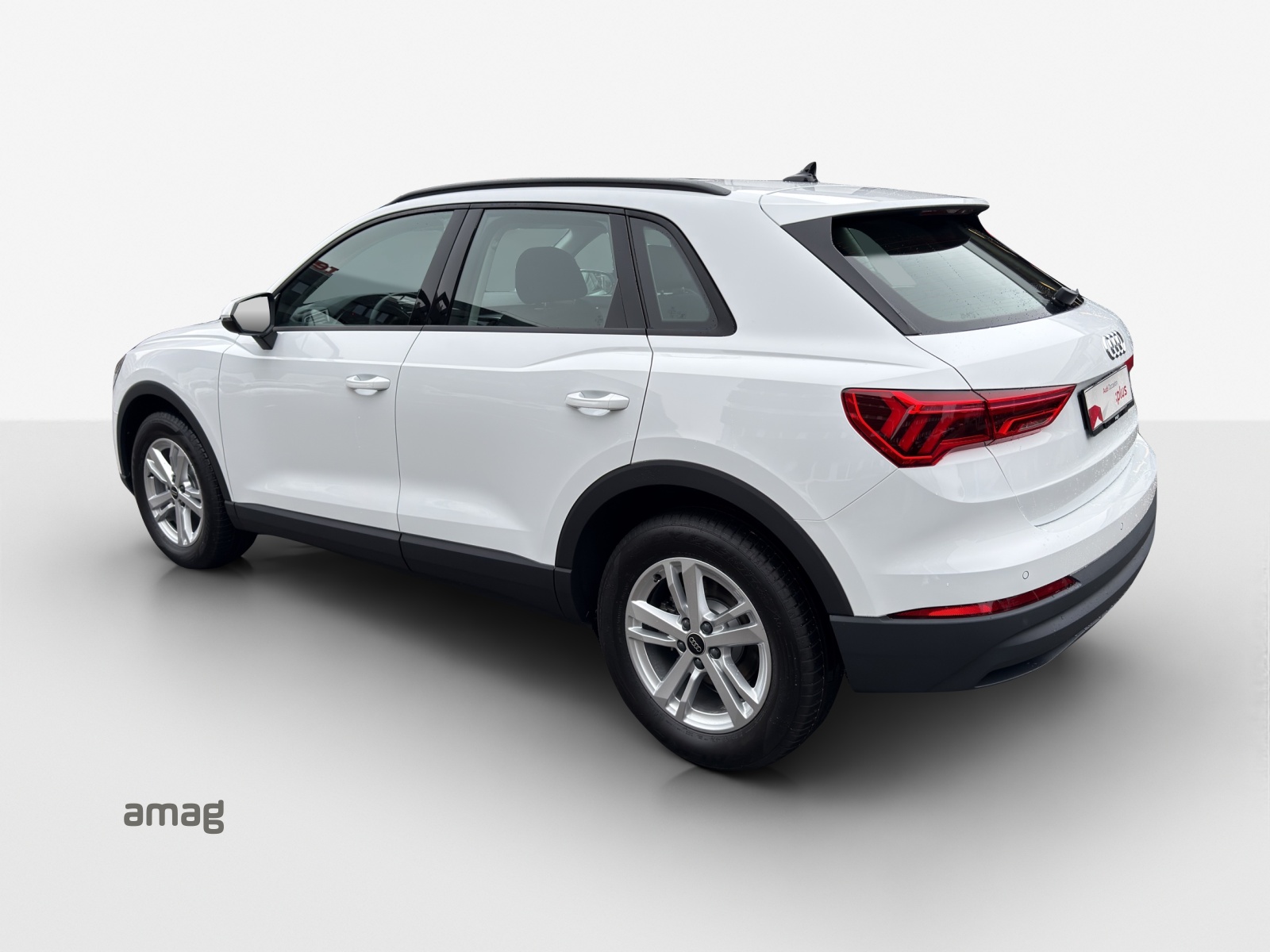 AUDI Q3 35 TFSI Attraction S-tronic-image-2