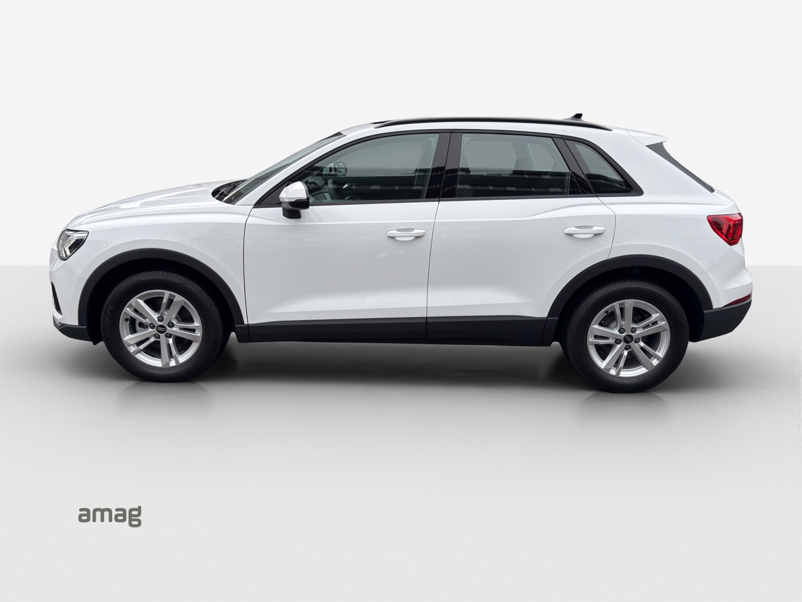 AUDI Q3 35 TFSI Attraction S-tronic-image-1