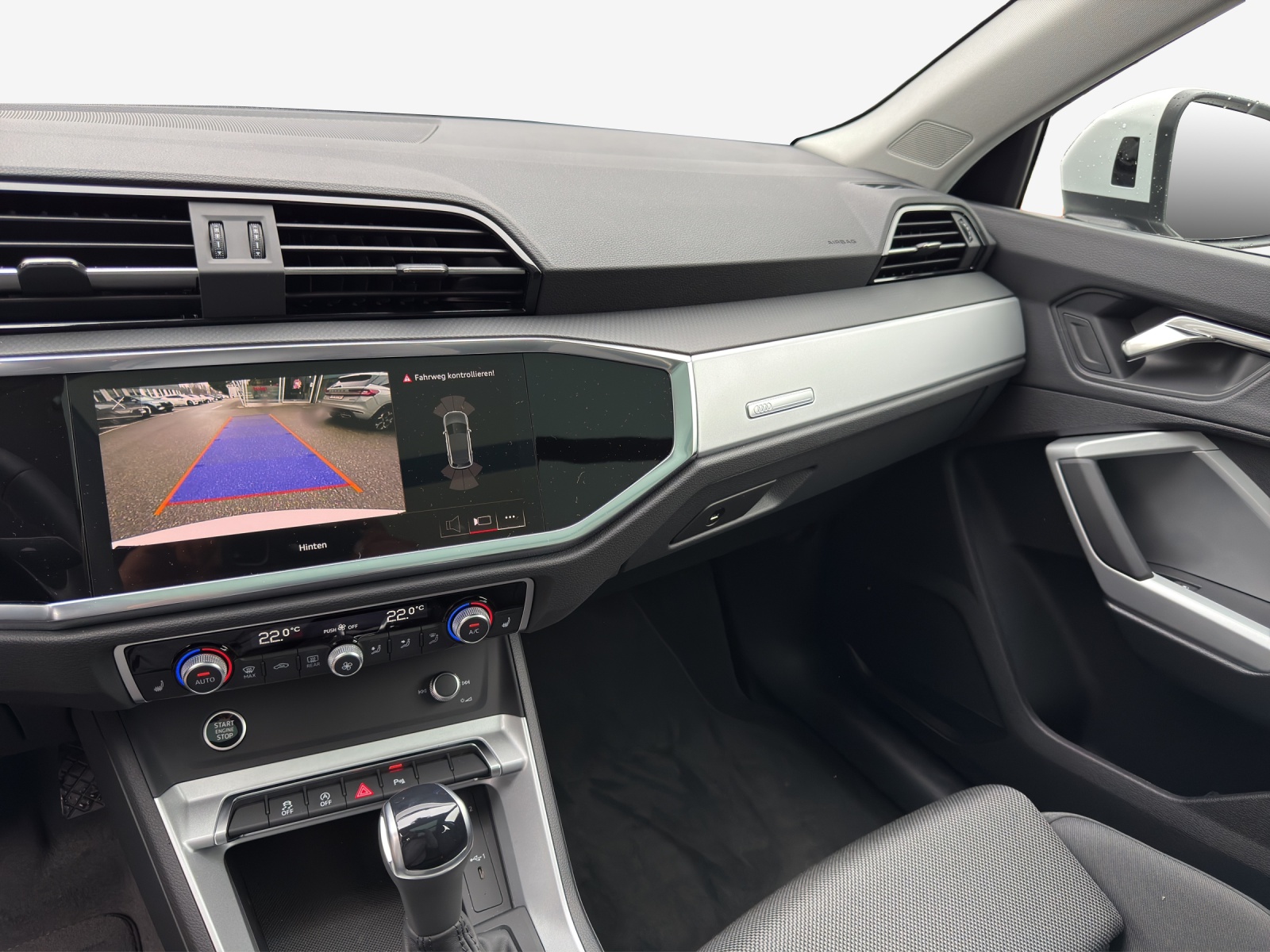 AUDI Q3 35 TFSI Attraction S-tronic-image-10