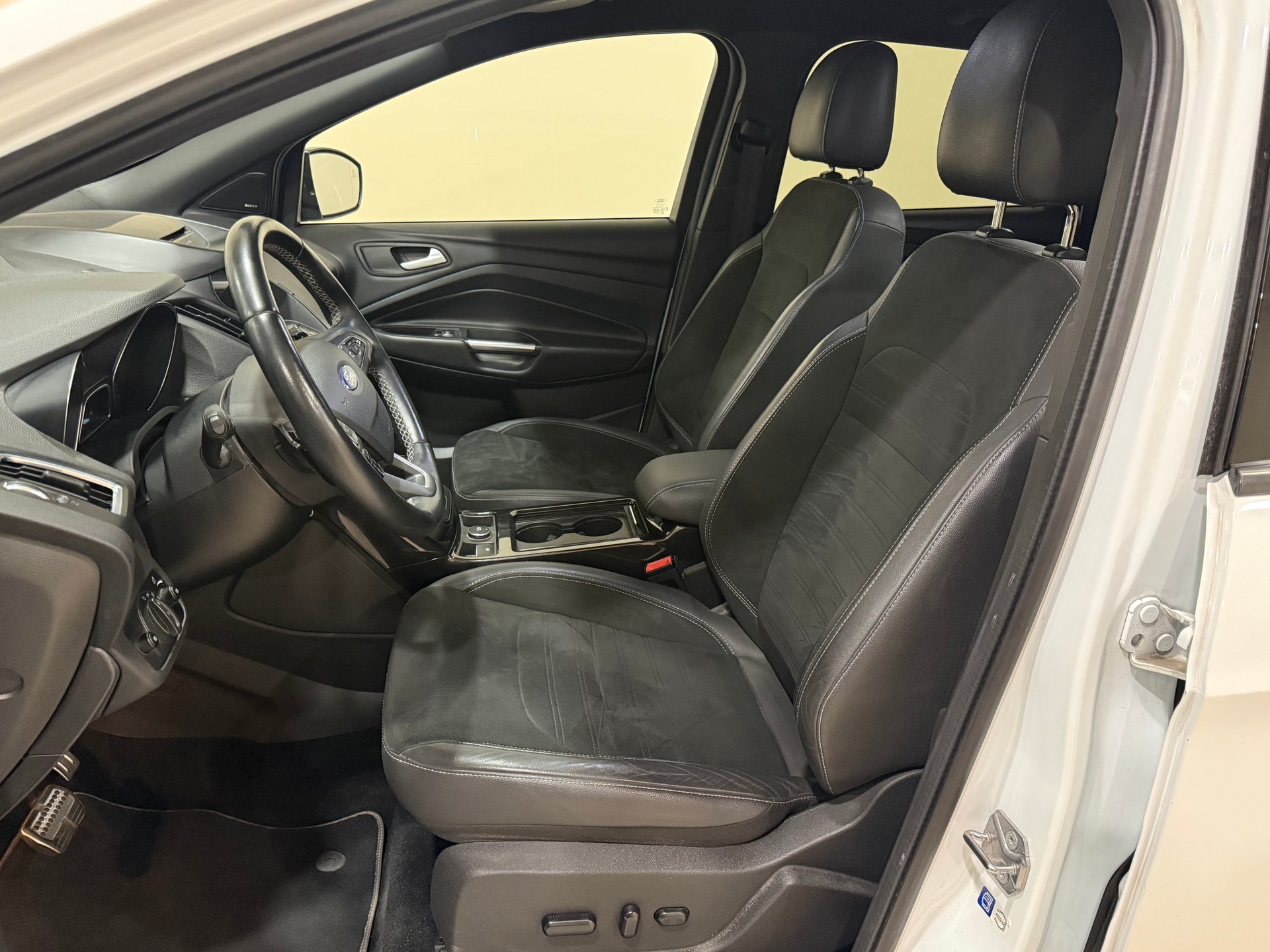 FORD Kuga 2.0 TDCi ST Line 4WD PowerShift-image-7
