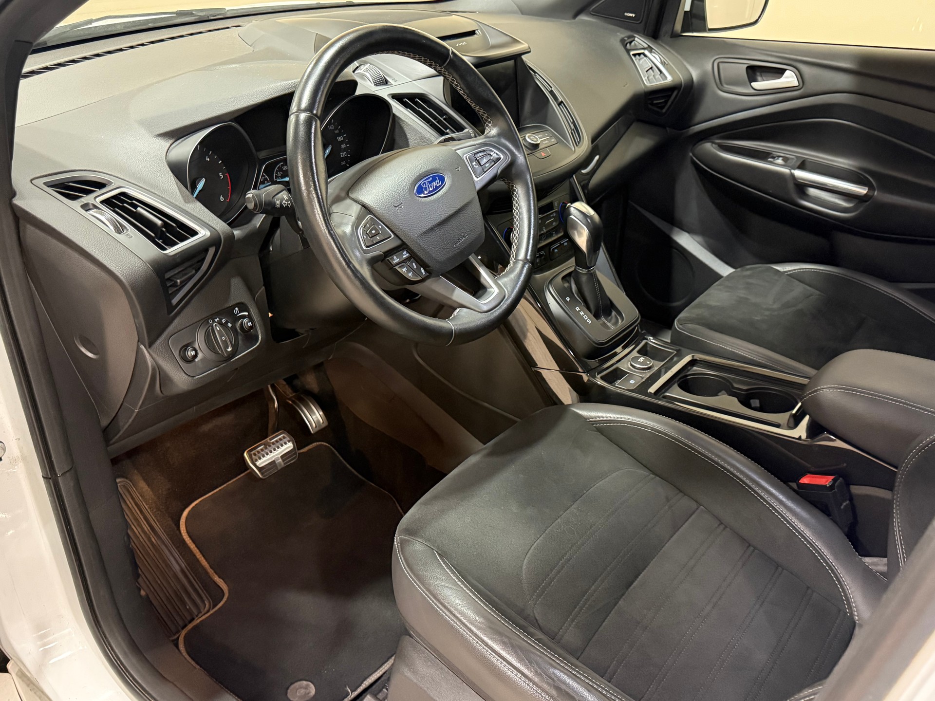FORD Kuga 2.0 TDCi ST Line 4WD PowerShift-image-6