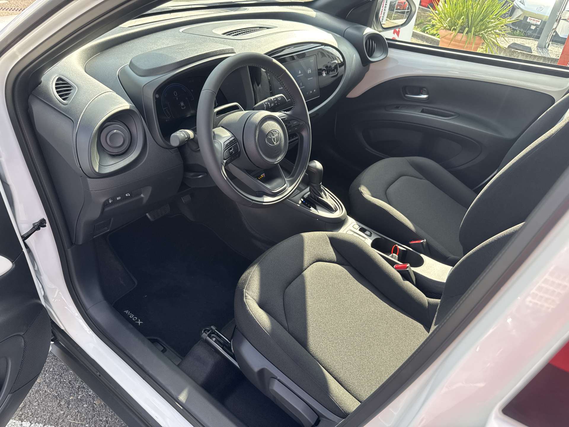 TOYOTA Aygo X 1.5 Comfort NEUES MODELL e-CVT Automat-image-5