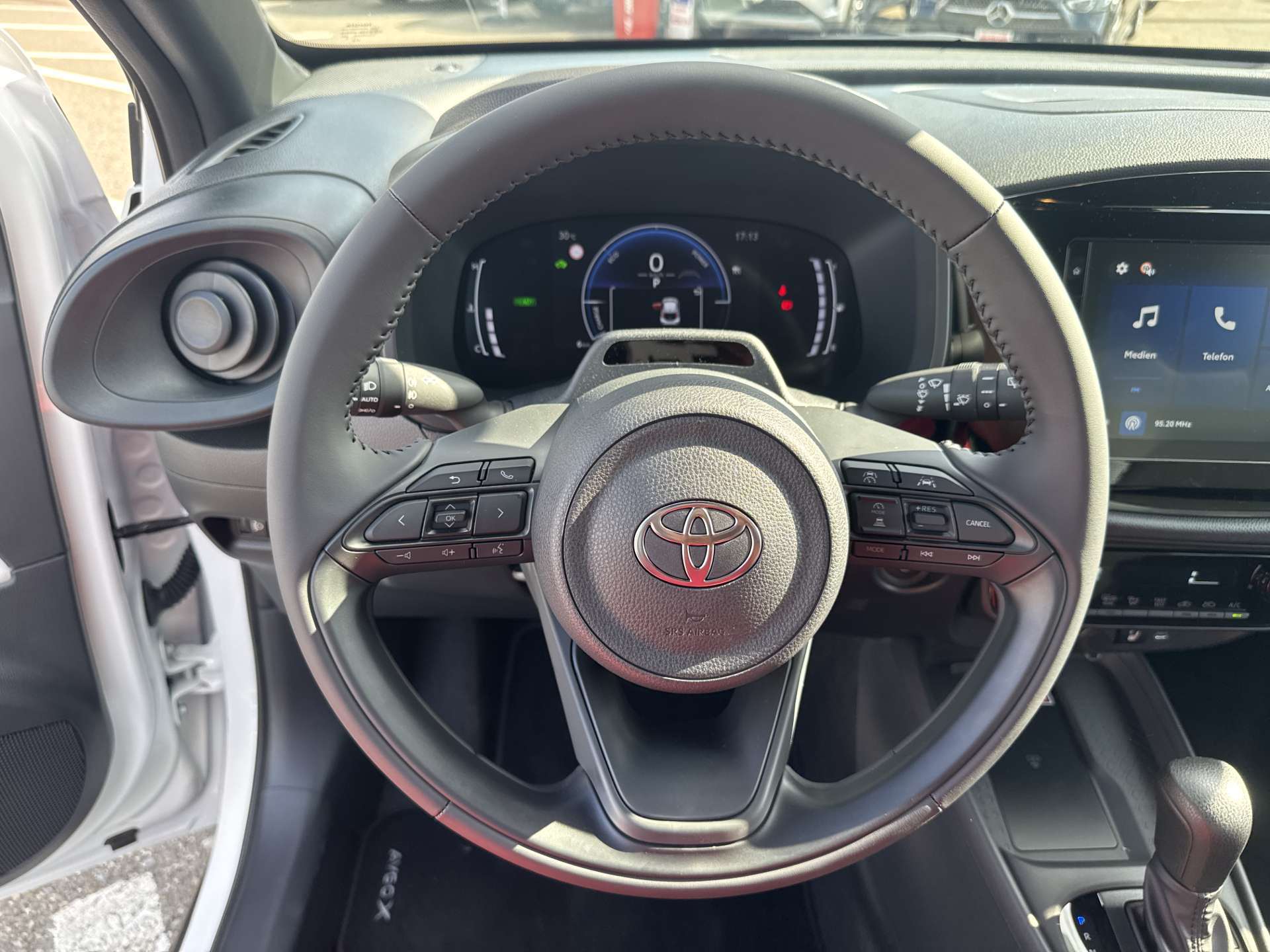 TOYOTA Aygo X 1.5 Comfort NEUES MODELL e-CVT Automat-image-15
