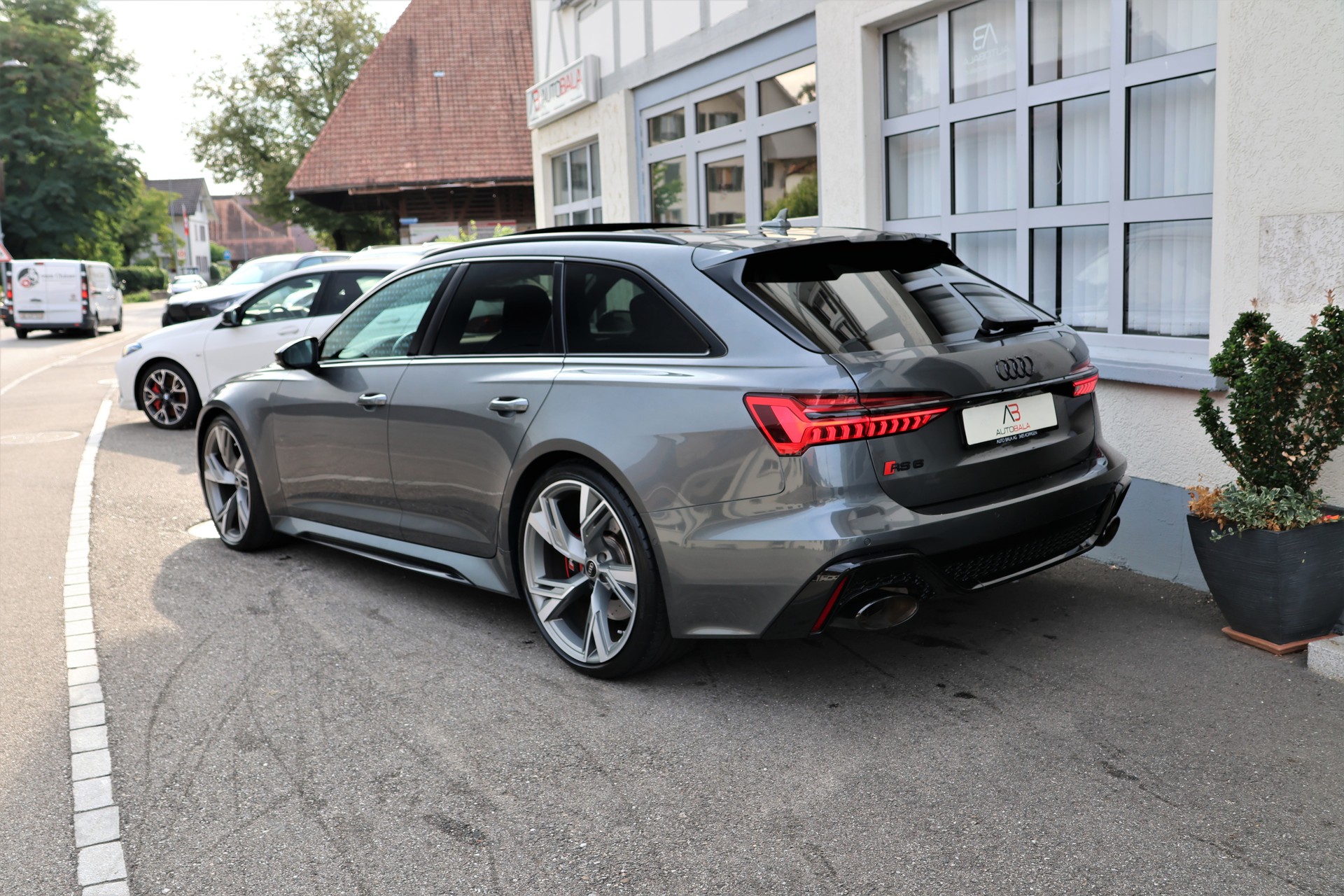 AUDI RS6 Avant 4.0 TFSI V8 quattro (CH)-image-6