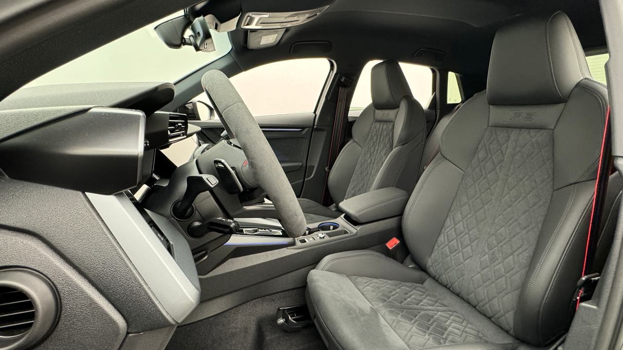 AUDI RS3 Sportback 2.5 TSI quattro S-tronic-image-4