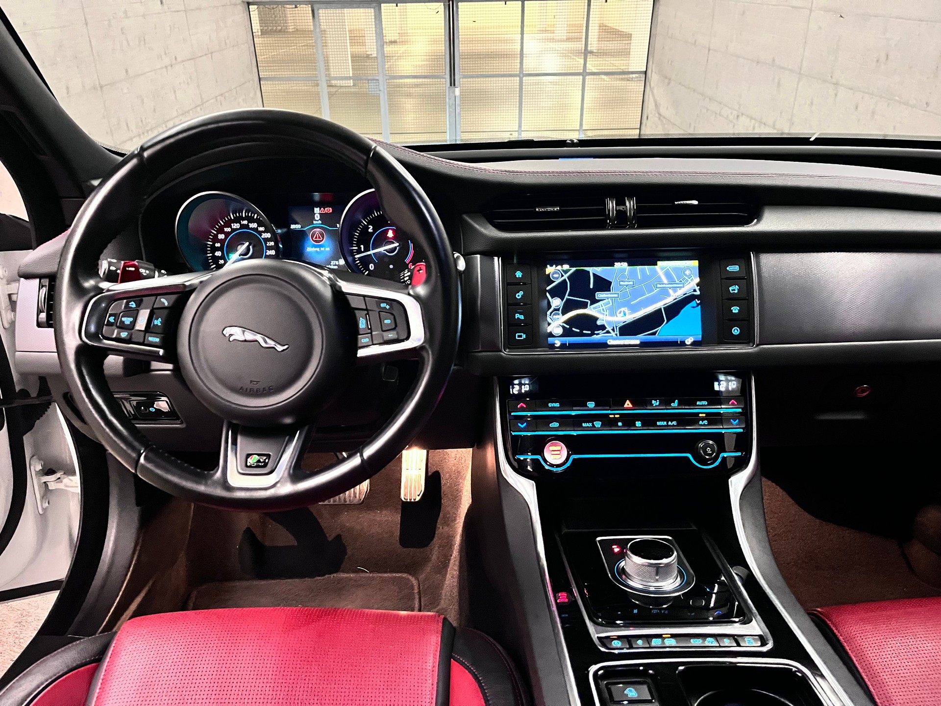JAGUAR XF 30d R-Sport Automatic-image-4