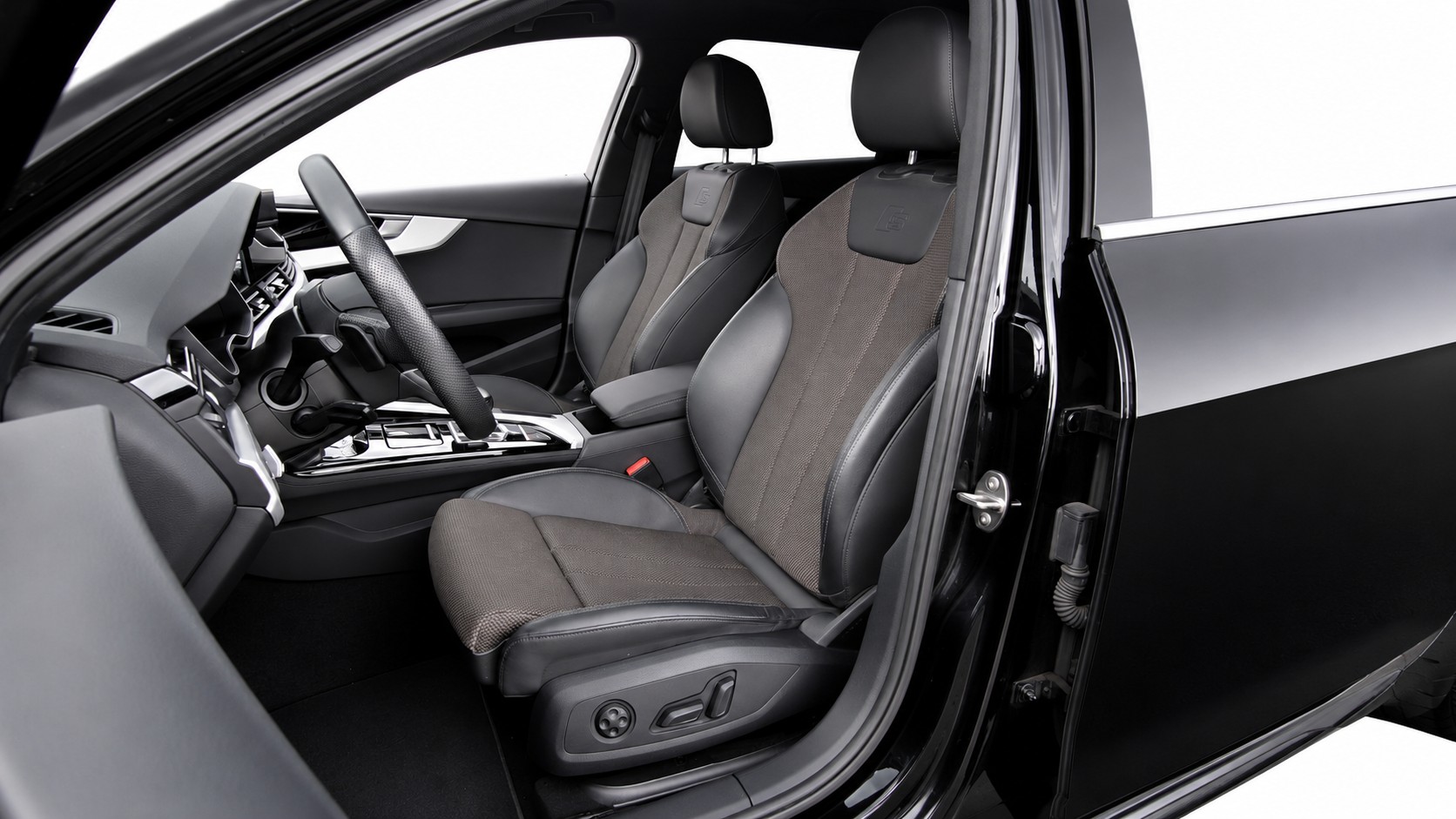AUDI A4 Avant 2.0 40 TDI Advanced quattro S-Tronic CH FAHRZEUG-image-7