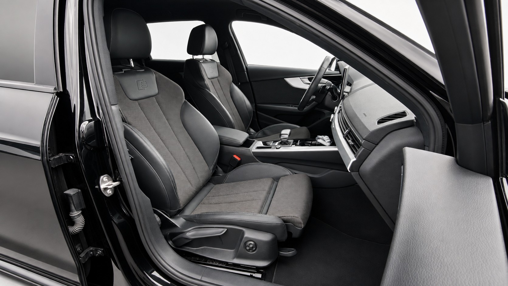 AUDI A4 Avant 2.0 40 TDI Advanced quattro S-Tronic CH FAHRZEUG-image-10