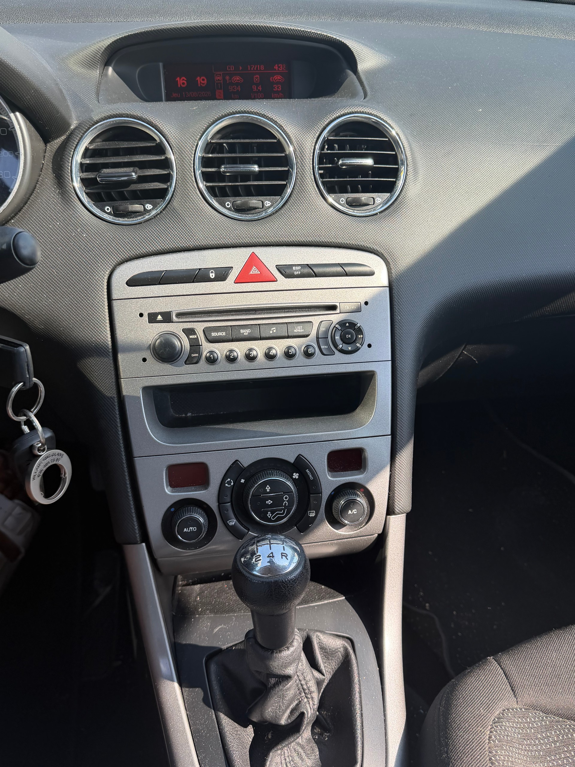 PEUGEOT 308 SW 1.6 16V VTI Millesim 200-image-8