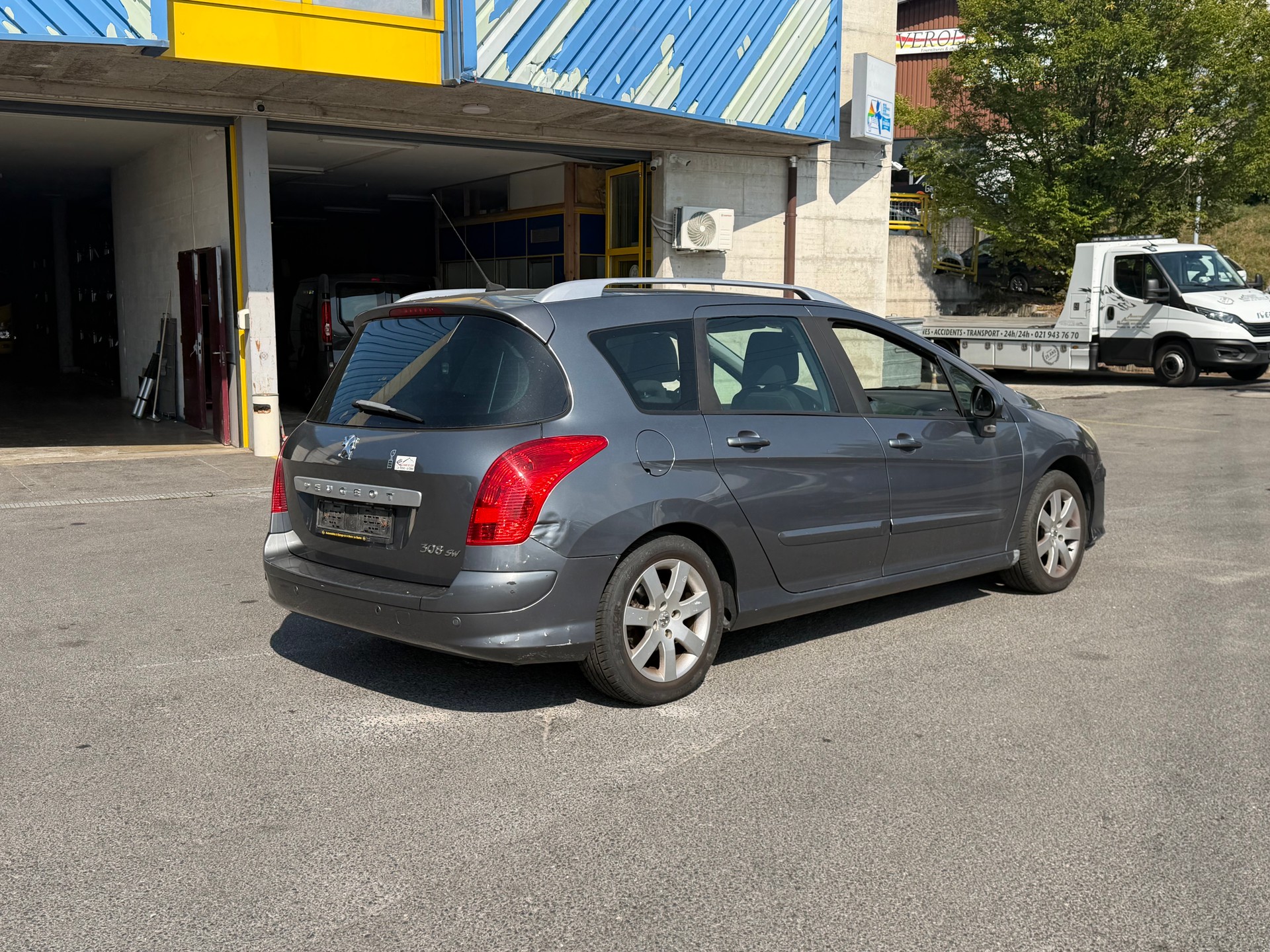 PEUGEOT 308 SW 1.6 16V VTI Millesim 200-image-3