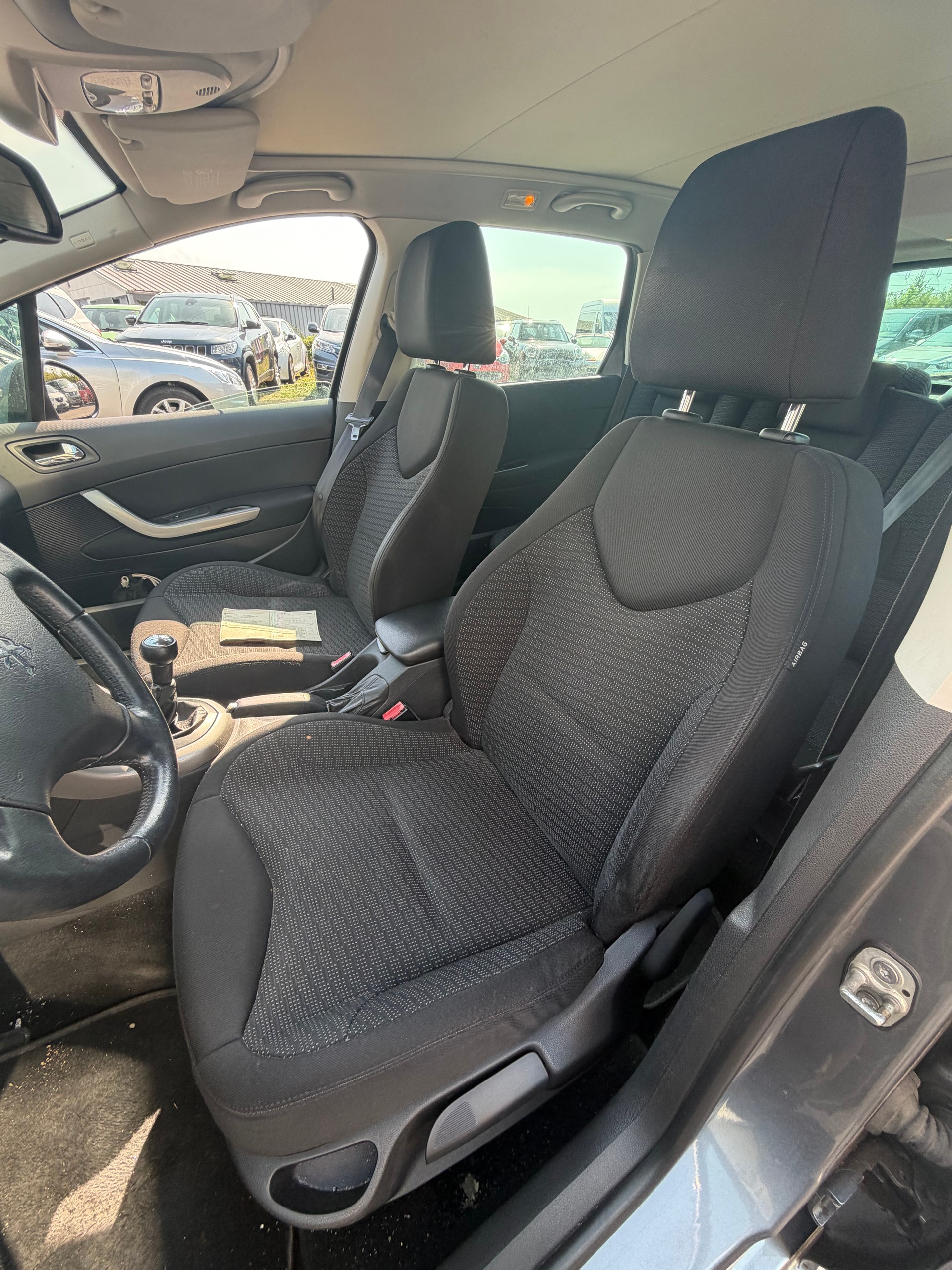 PEUGEOT 308 SW 1.6 16V VTI Millesim 200-image-4
