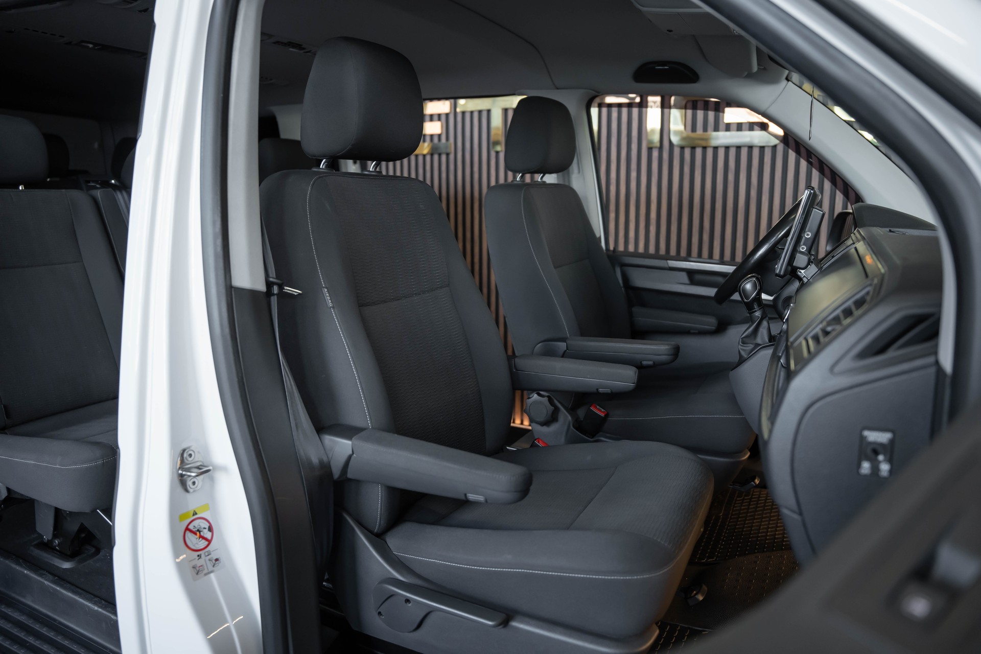 VW T6 2.0 TDI 4Motion DSG-image-15