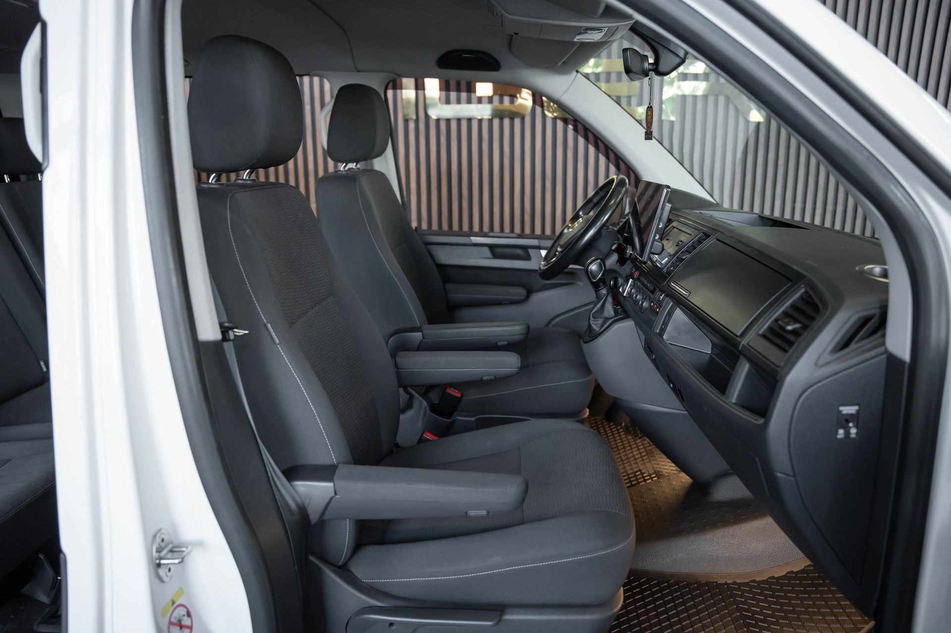 VW T6 2.0 TDI 4Motion DSG-image-14