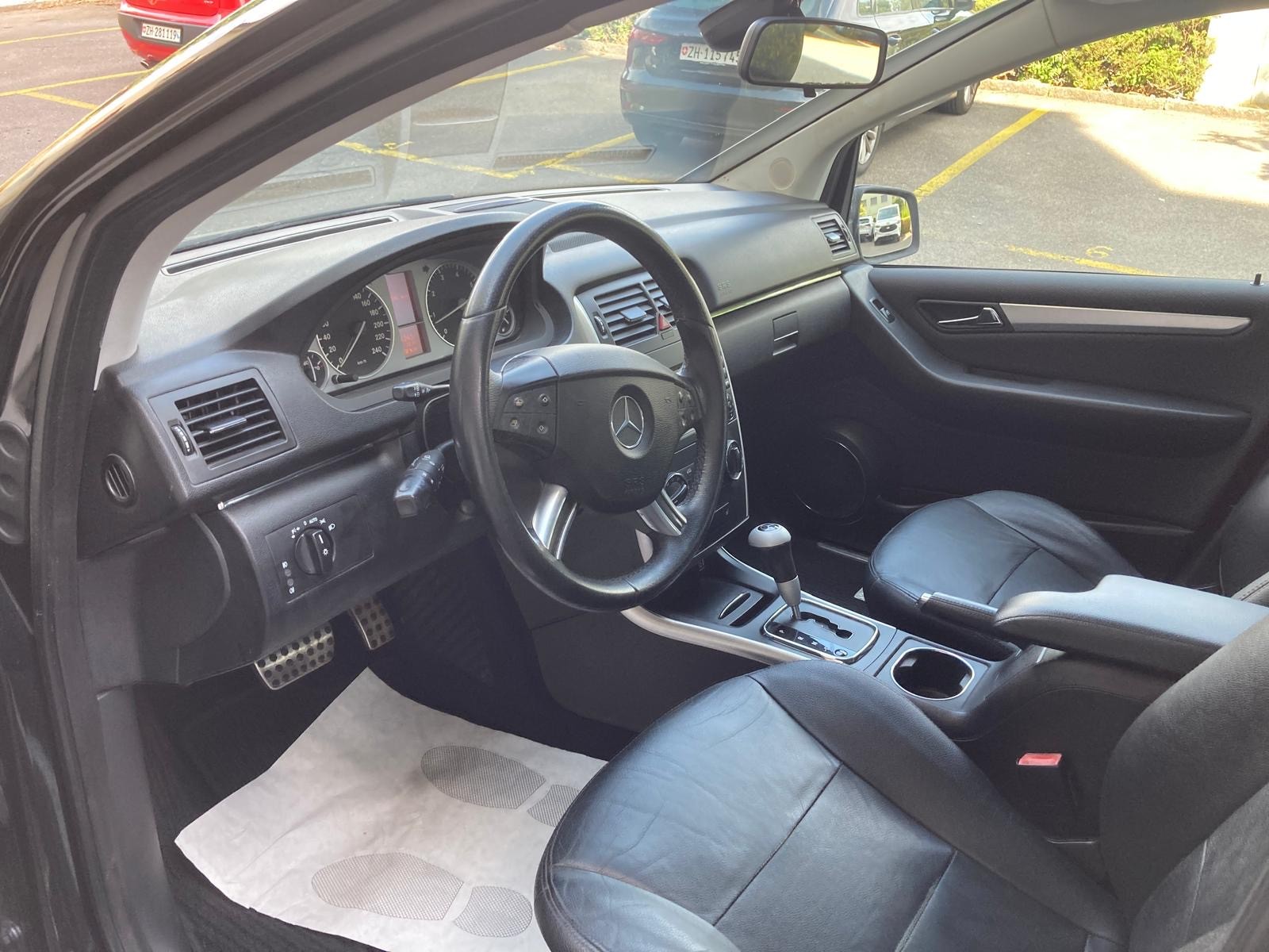 MERCEDES-BENZ B 200 Autotronic-image-8