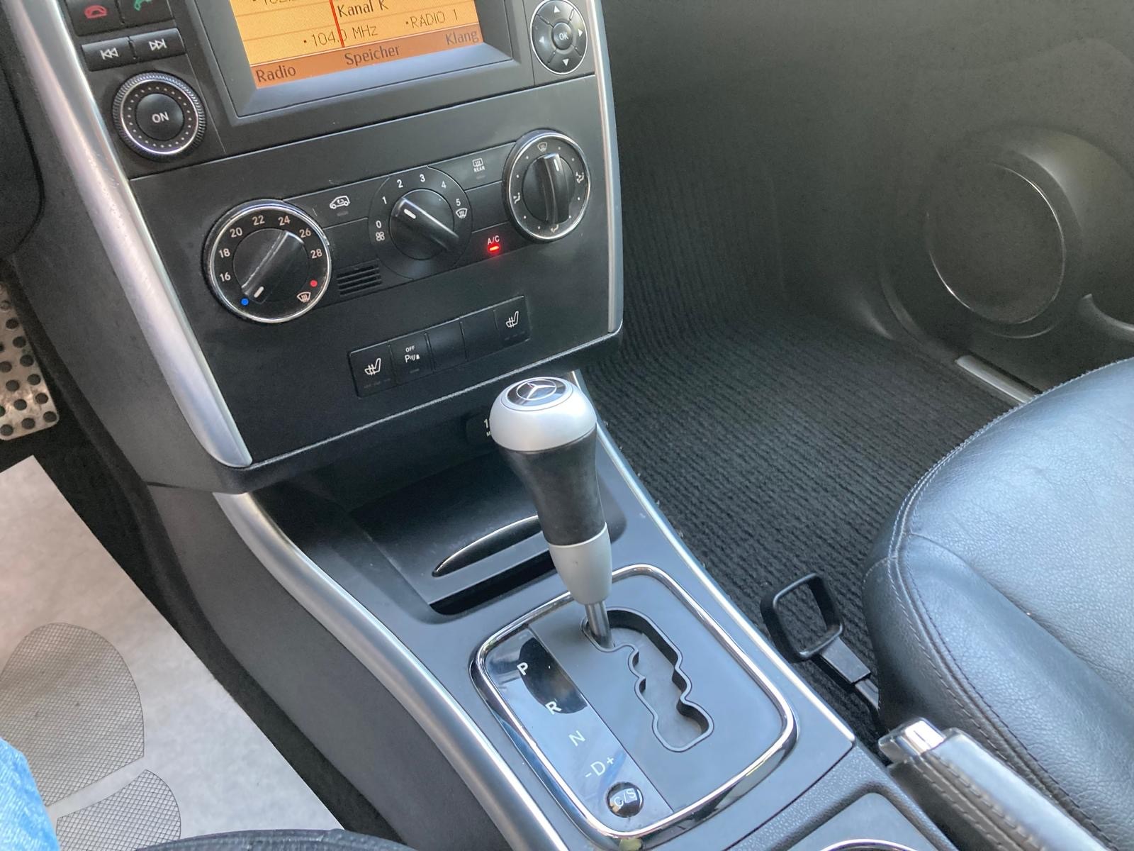 MERCEDES-BENZ B 200 Autotronic-image-11