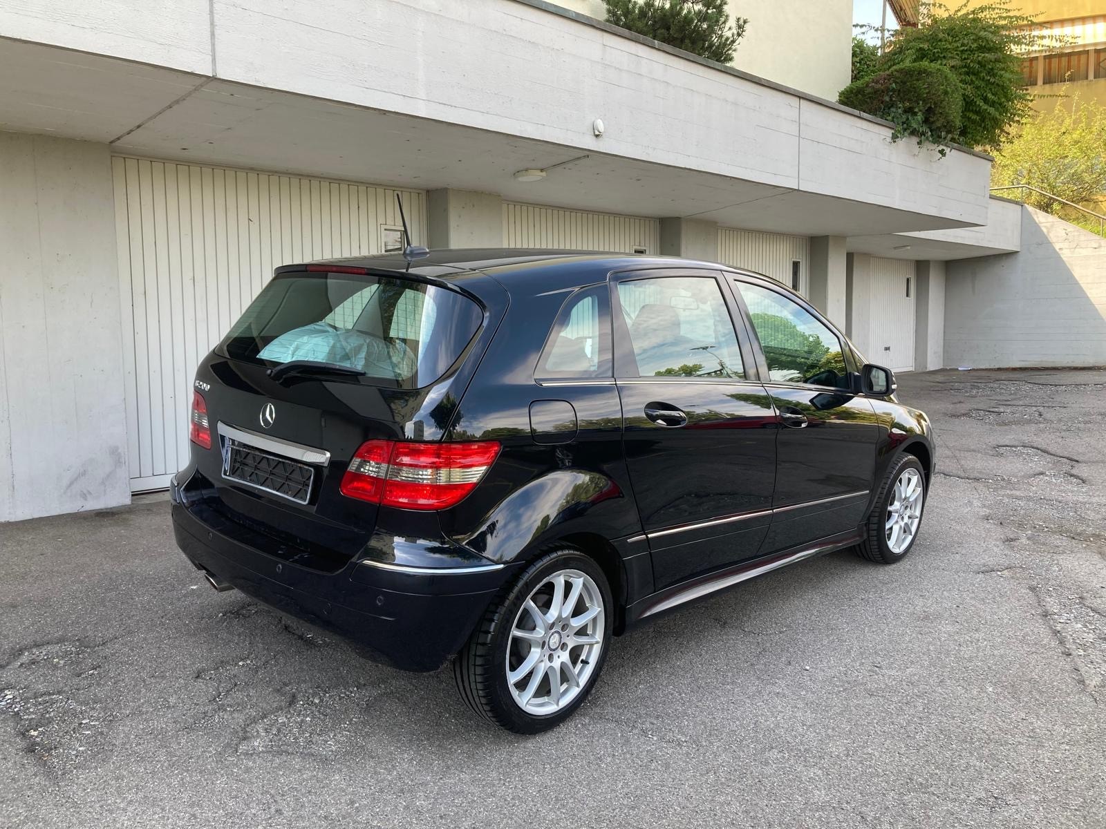 MERCEDES-BENZ B 200 Autotronic-image-4
