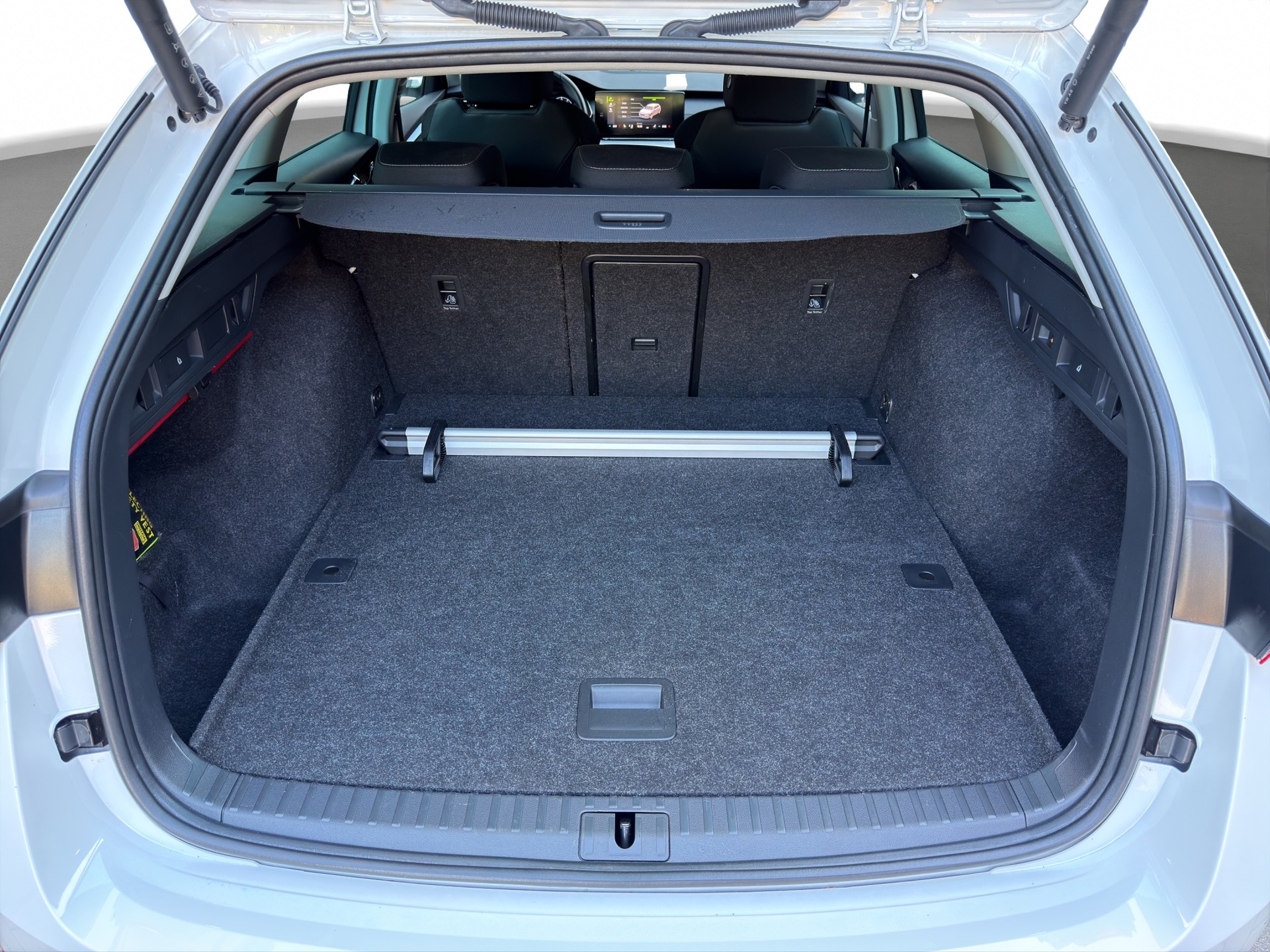 SKODA Octavia Combi 2.0 TDI DSG Ambition *Anhängerkupplung*-image-12