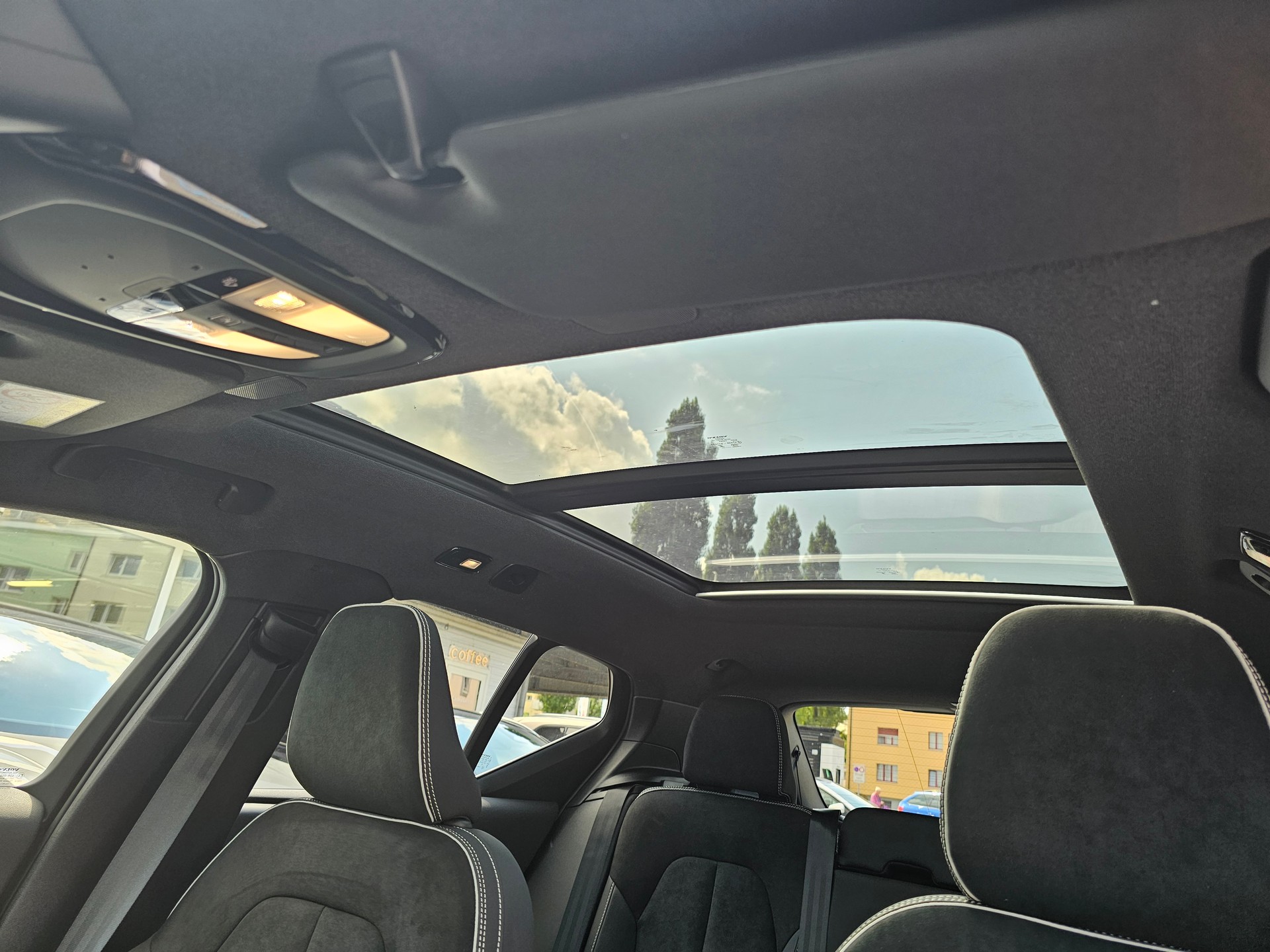 VOLVO EX40 Twin Performance Ultra AWD-image-14
