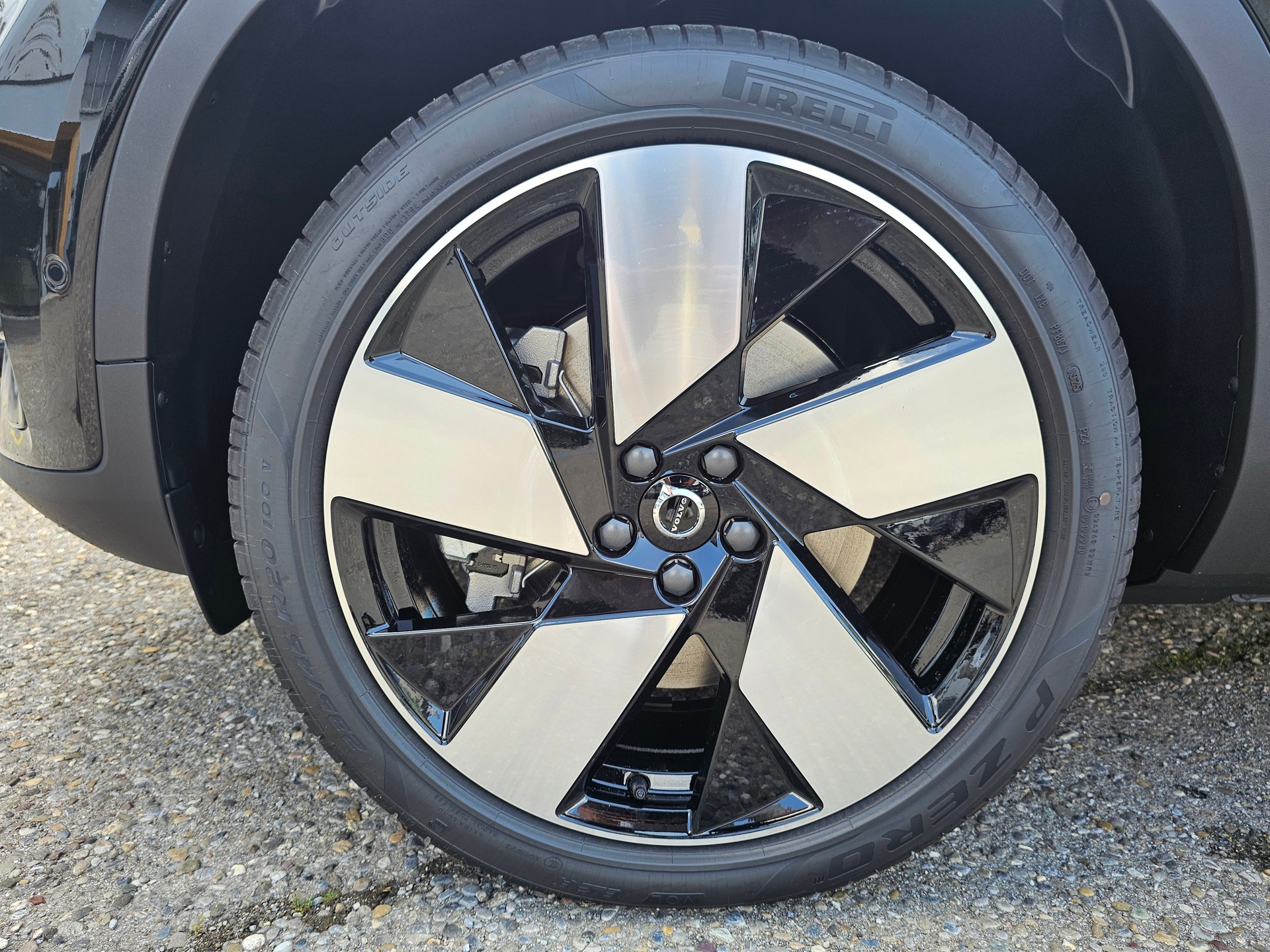 VOLVO EX40 Twin Performance Ultra AWD-image-17