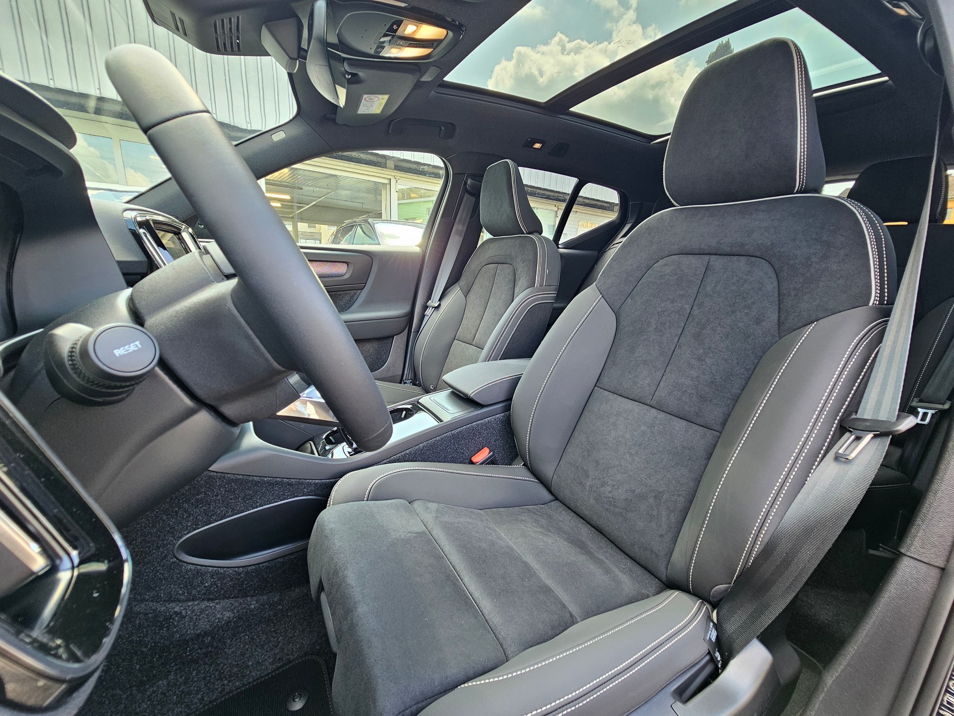 VOLVO EX40 Twin Performance Ultra AWD-image-7