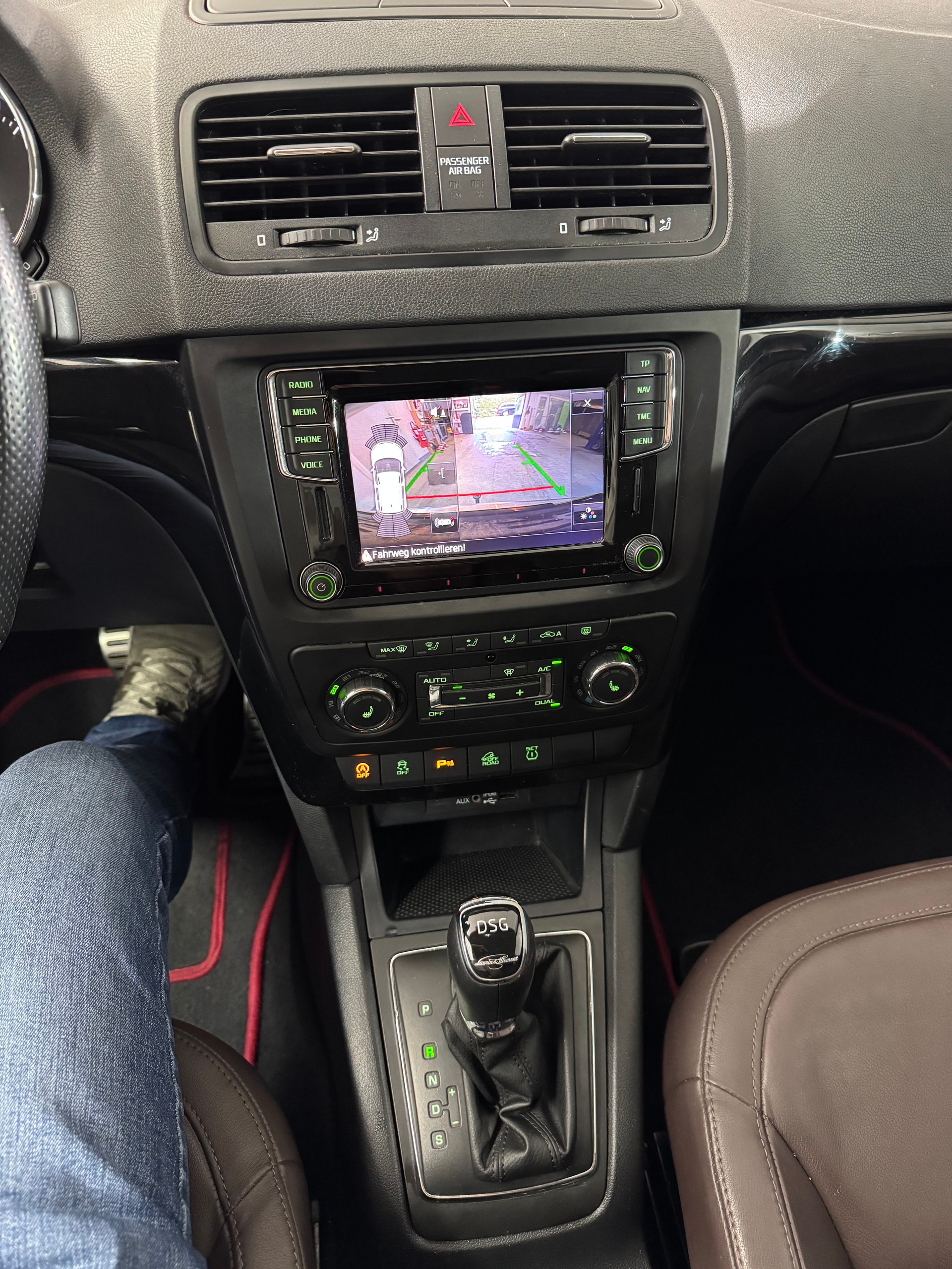 SKODA Yeti 2.0 TDI L&K 4x4 DSG-image-12