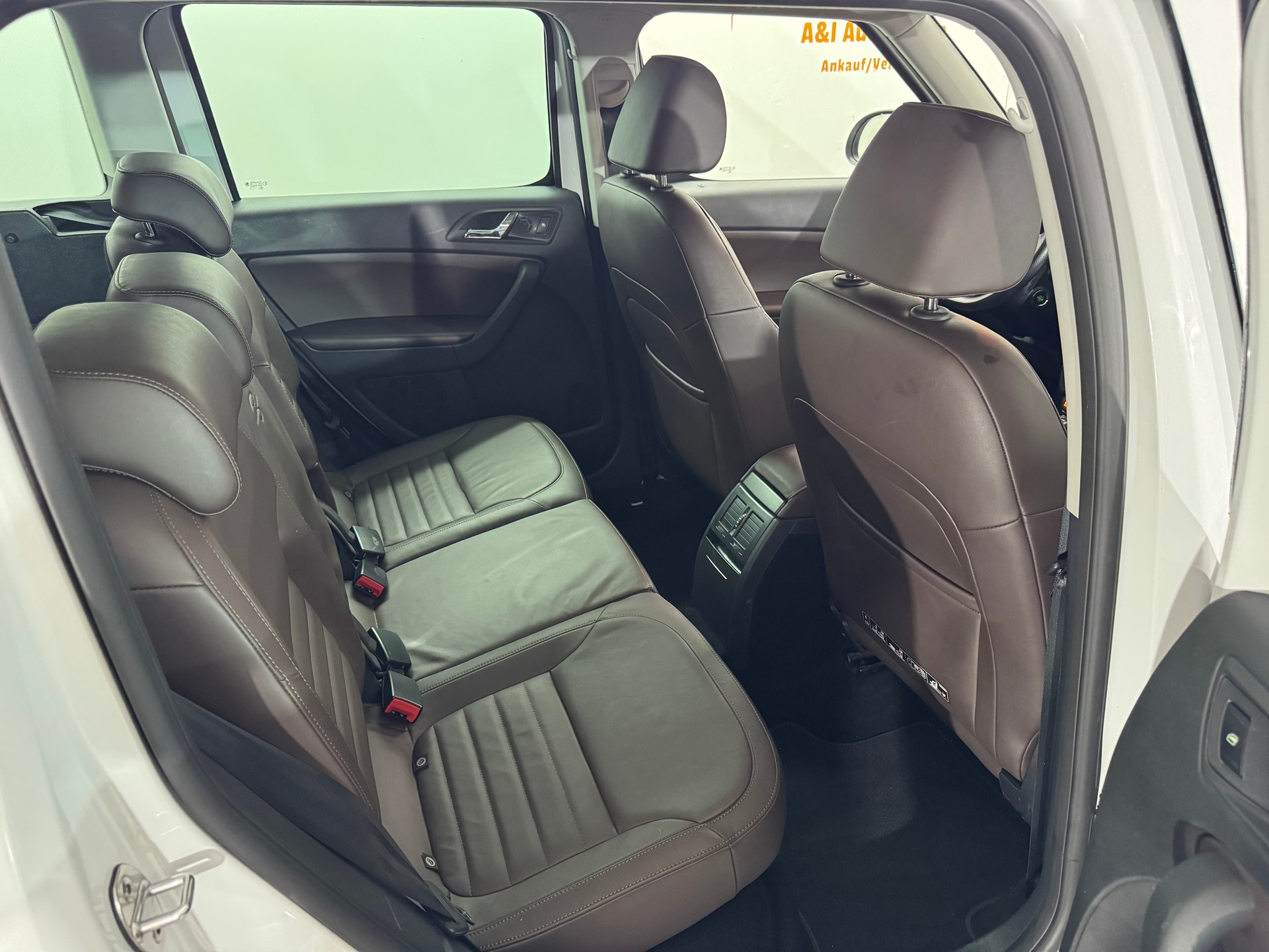 SKODA Yeti 2.0 TDI L&K 4x4 DSG-image-10
